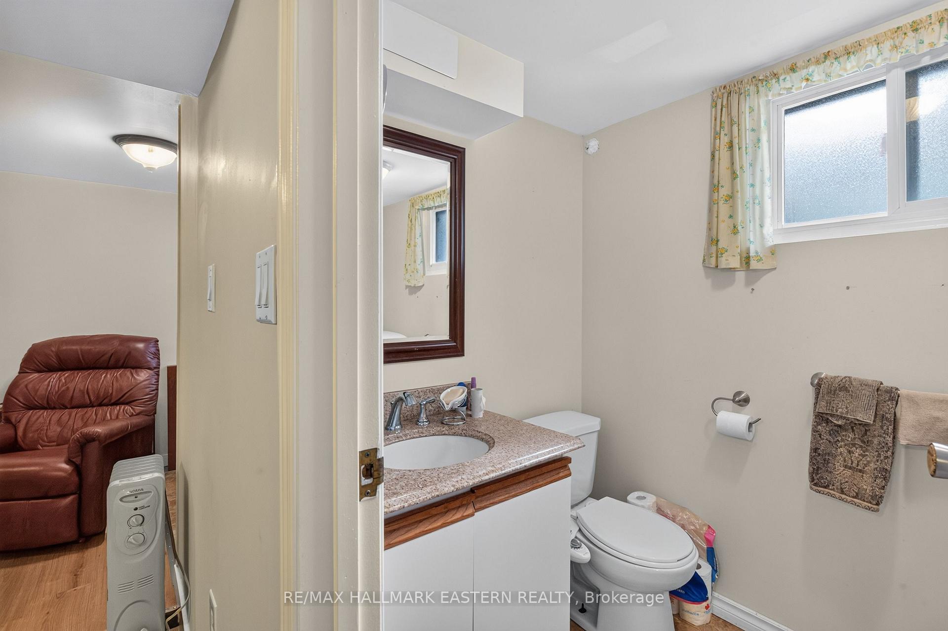 Photo 23 of 501 Glengarry Avenue, Peterborough, Northcrest Ward 5 — HOMEH