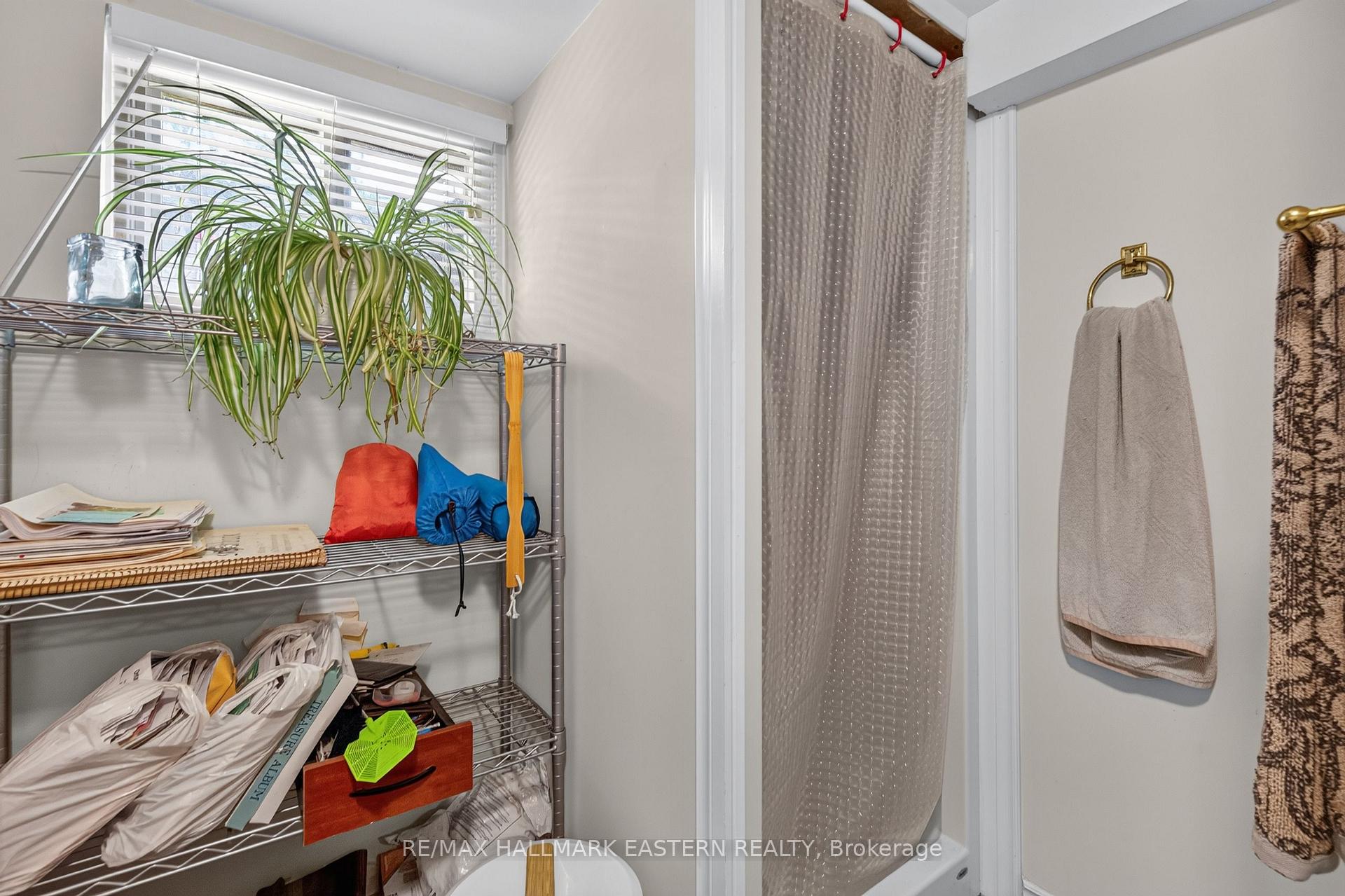 Photo 24 of 501 Glengarry Avenue, Peterborough, Northcrest Ward 5 — HOMEH