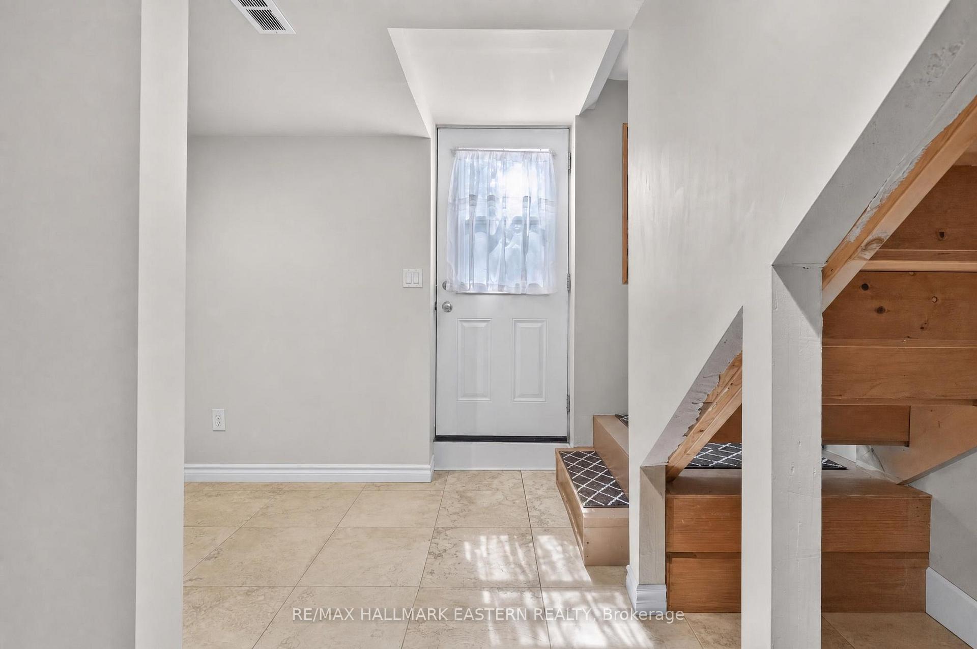Photo 45 of 501 Glengarry Avenue, Peterborough, Northcrest Ward 5 — HOMEH