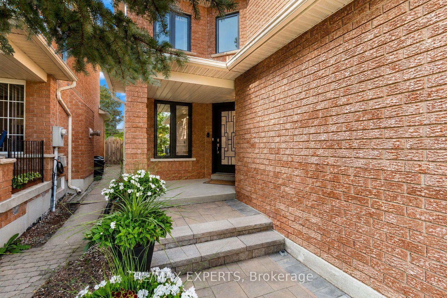 Photo 2 of 46 Princeton Gate, Vaughan, Maple — HOMEH