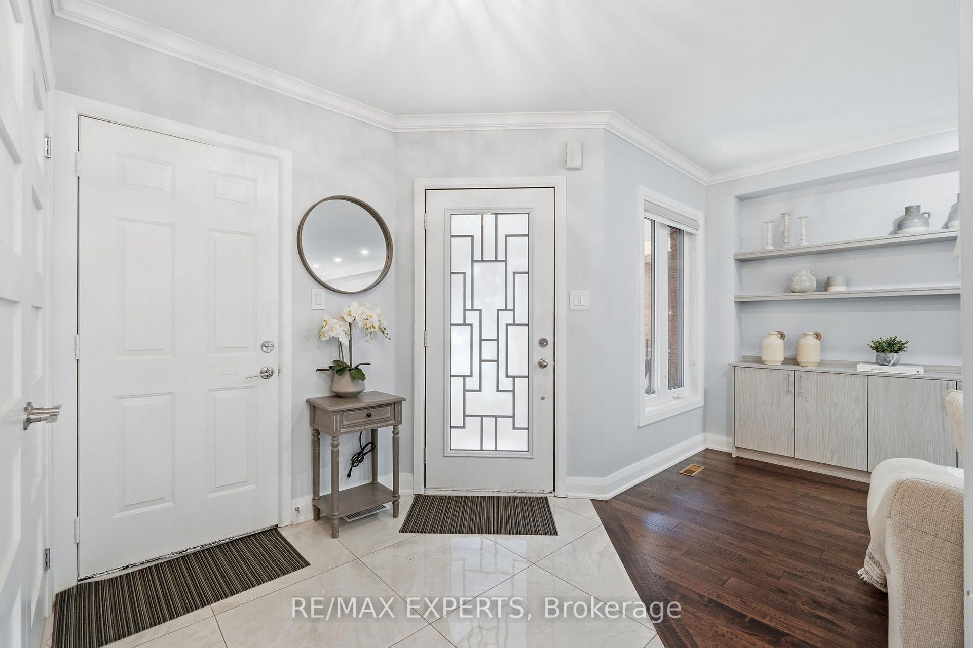 Photo 3 of 46 Princeton Gate, Vaughan, Maple — HOMEH