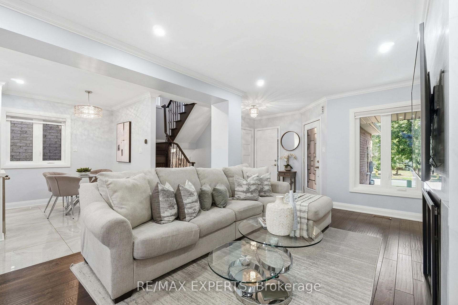 Photo 6 of 46 Princeton Gate, Vaughan, Maple — HOMEH