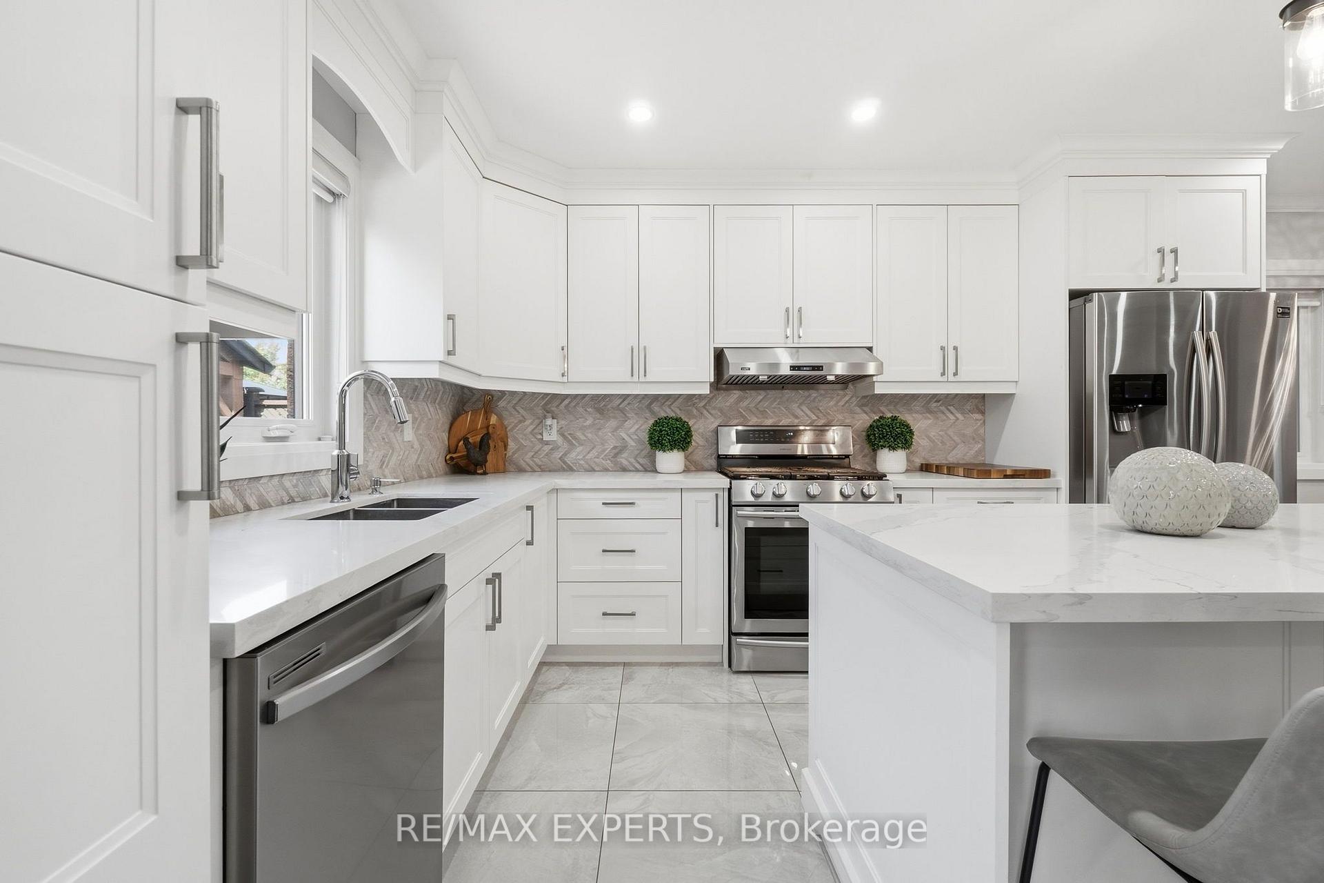 Photo 7 of 46 Princeton Gate, Vaughan, Maple — HOMEH