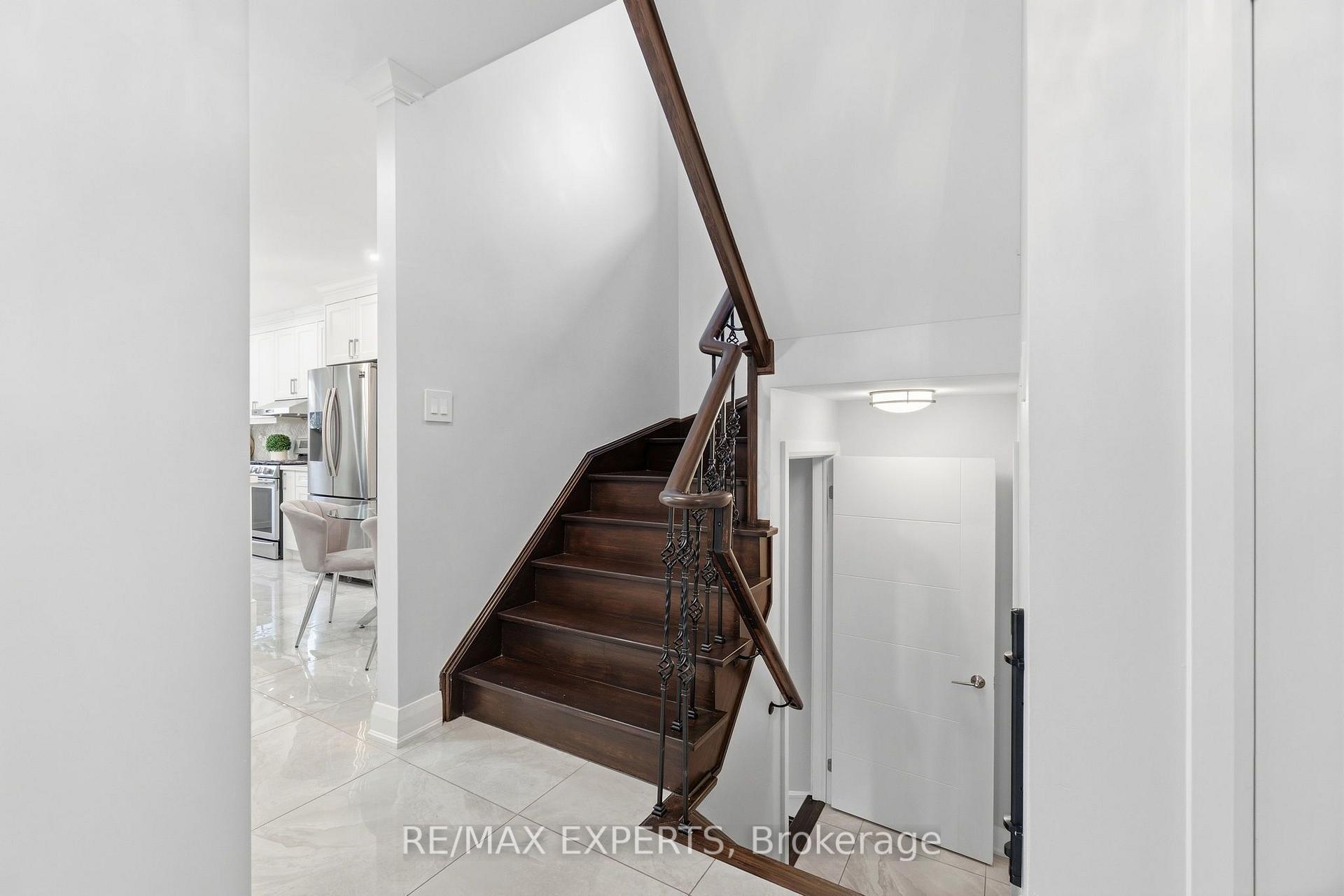 Photo 14 of 46 Princeton Gate, Vaughan, Maple — HOMEH