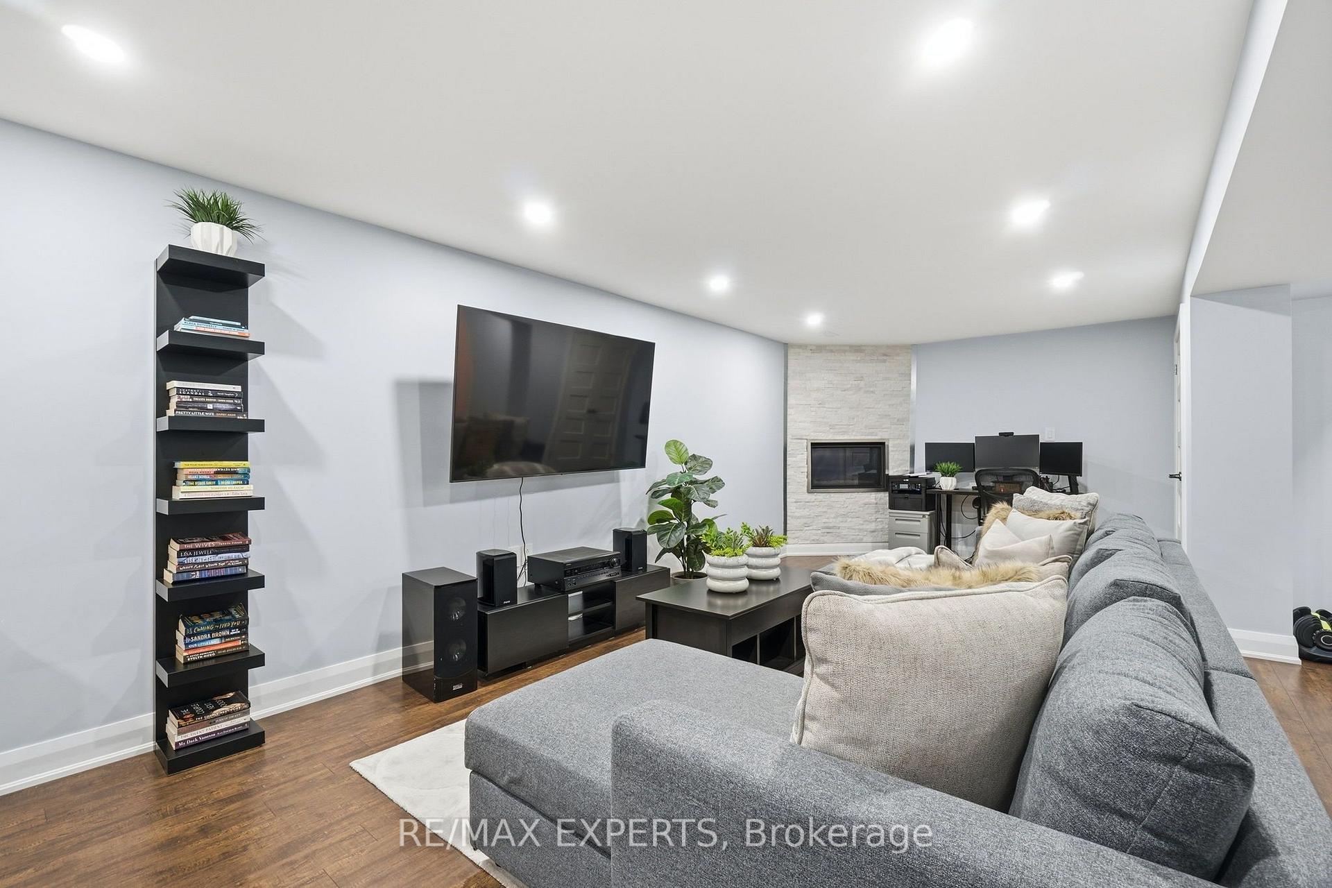 Photo 24 of 46 Princeton Gate, Vaughan, Maple — HOMEH