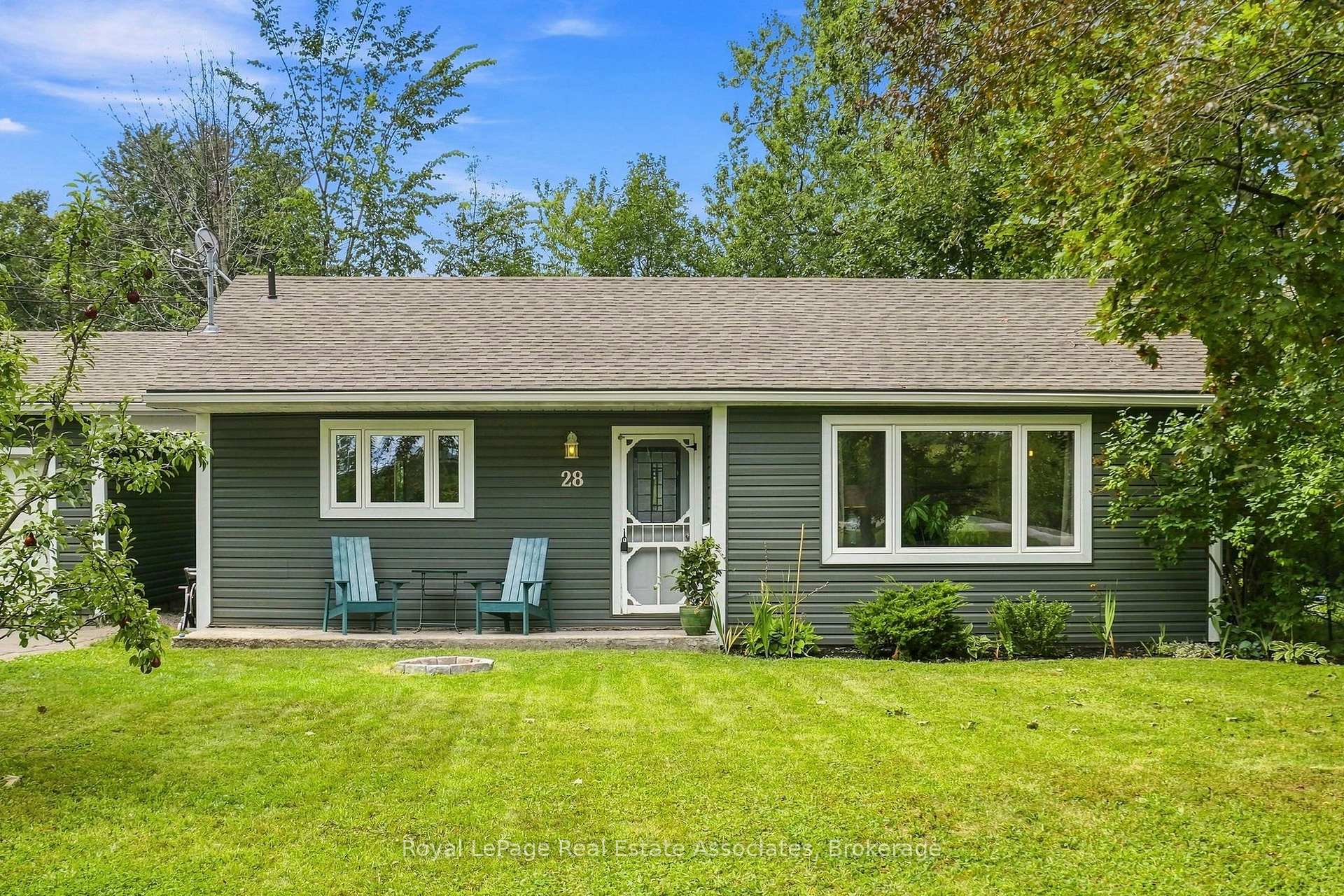 Front of 28 Kelson Avenue S