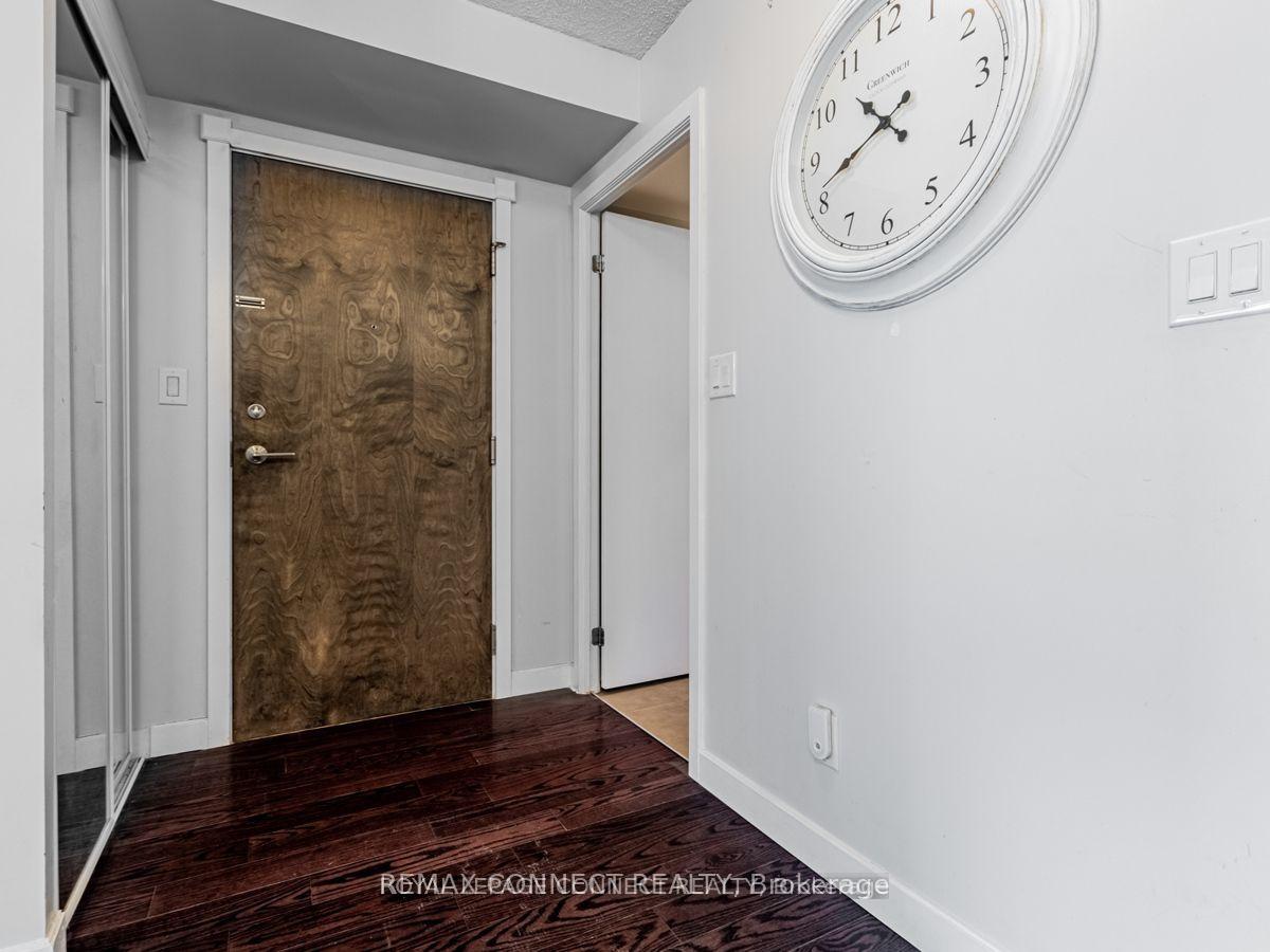 Photo 2 of Unit 1407, 18 Harbour Street, Toronto, Waterfront Communities — HOMEH