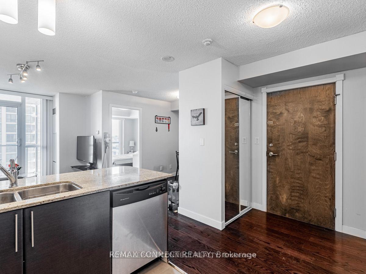 Photo 3 of Unit 1407, 18 Harbour Street, Toronto, Waterfront Communities — HOMEH