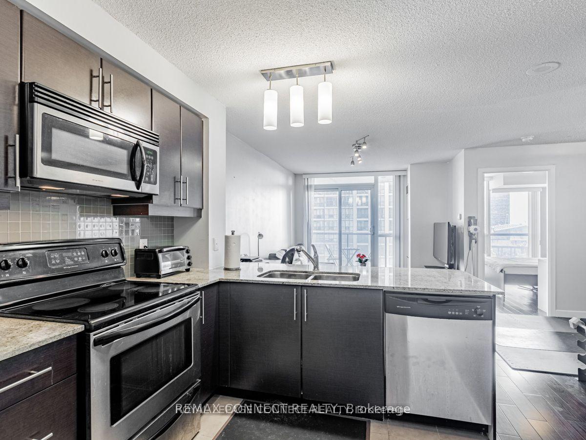 Photo 4 of Unit 1407, 18 Harbour Street, Toronto, Waterfront Communities — HOMEH