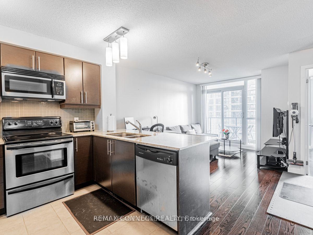 Photo 5 of Unit 1407, 18 Harbour Street, Toronto, Waterfront Communities — HOMEH