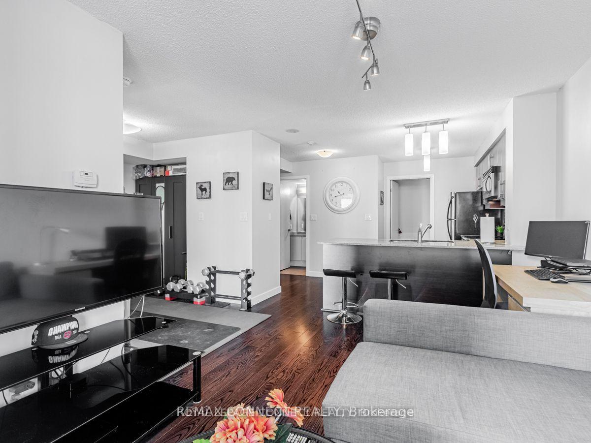 Photo 7 of Unit 1407, 18 Harbour Street, Toronto, Waterfront Communities — HOMEH