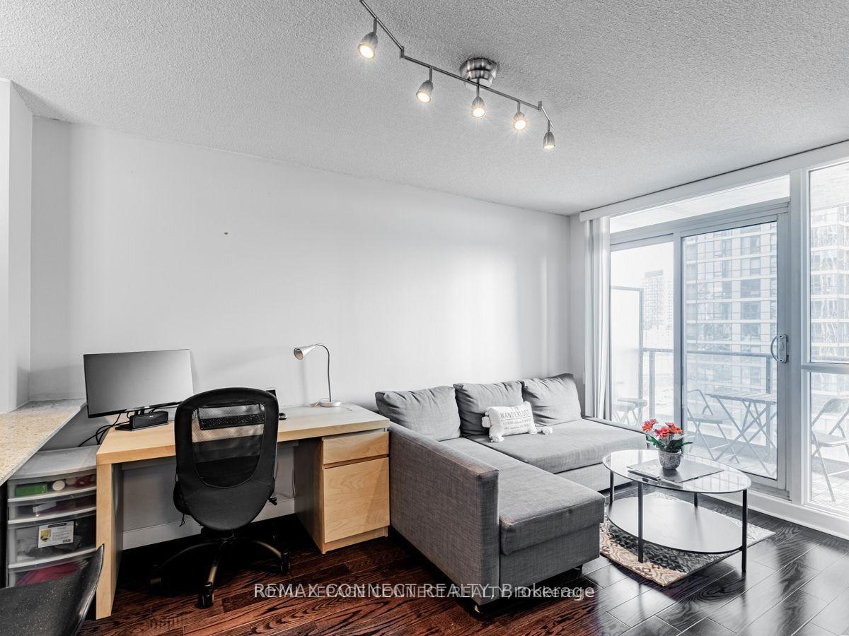 Photo 10 of Unit 1407, 18 Harbour Street, Toronto, Waterfront Communities — HOMEH