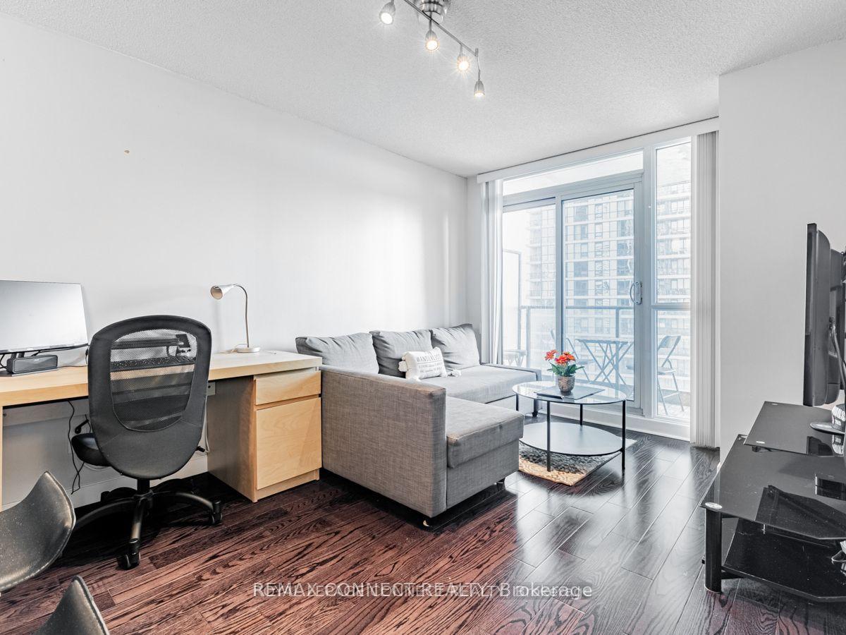 Photo 11 of Unit 1407, 18 Harbour Street, Toronto, Waterfront Communities — HOMEH