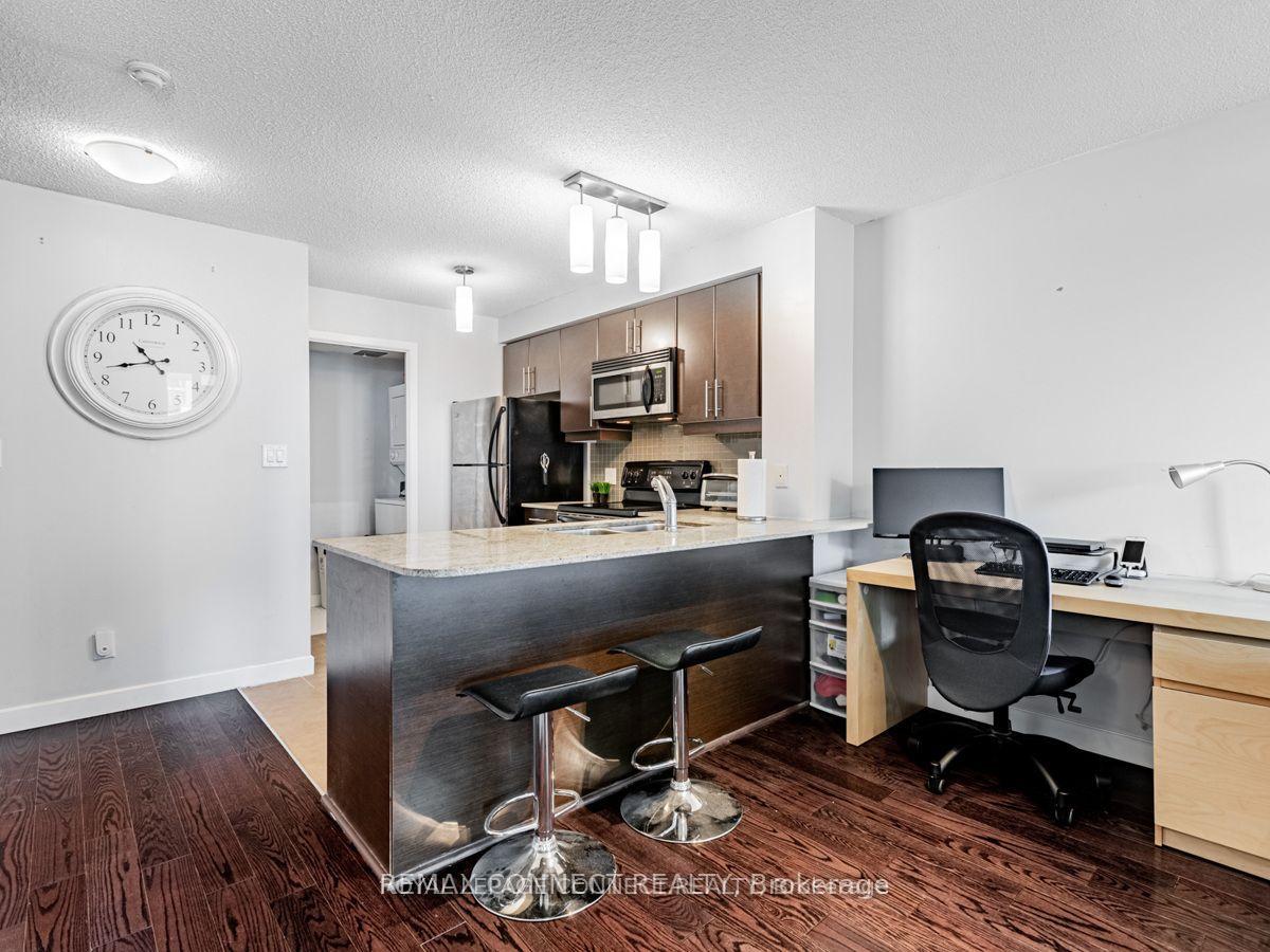 Photo 14 of Unit 1407, 18 Harbour Street, Toronto, Waterfront Communities — HOMEH