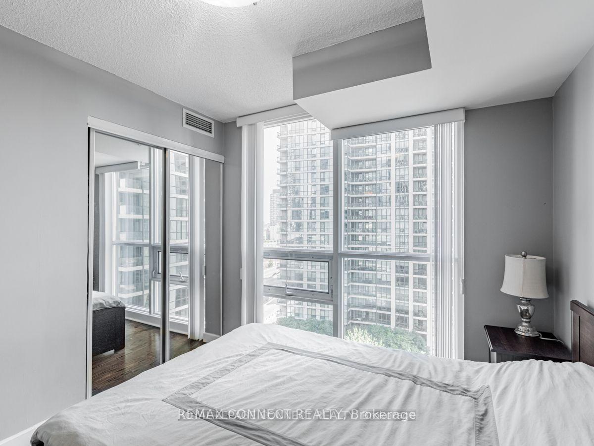 Photo 15 of Unit 1407, 18 Harbour Street, Toronto, Waterfront Communities — HOMEH