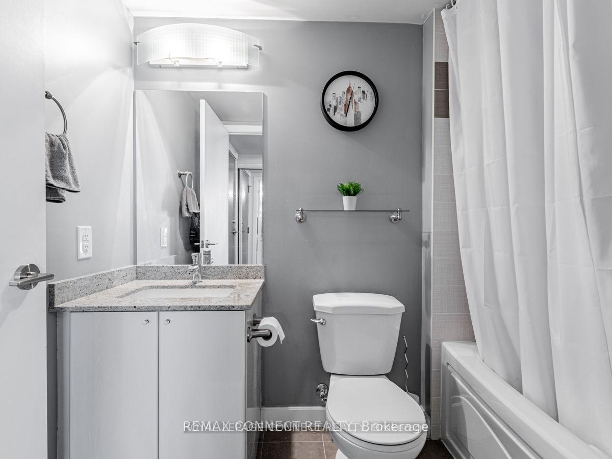 Photo 17 of Unit 1407, 18 Harbour Street, Toronto, Waterfront Communities — HOMEH