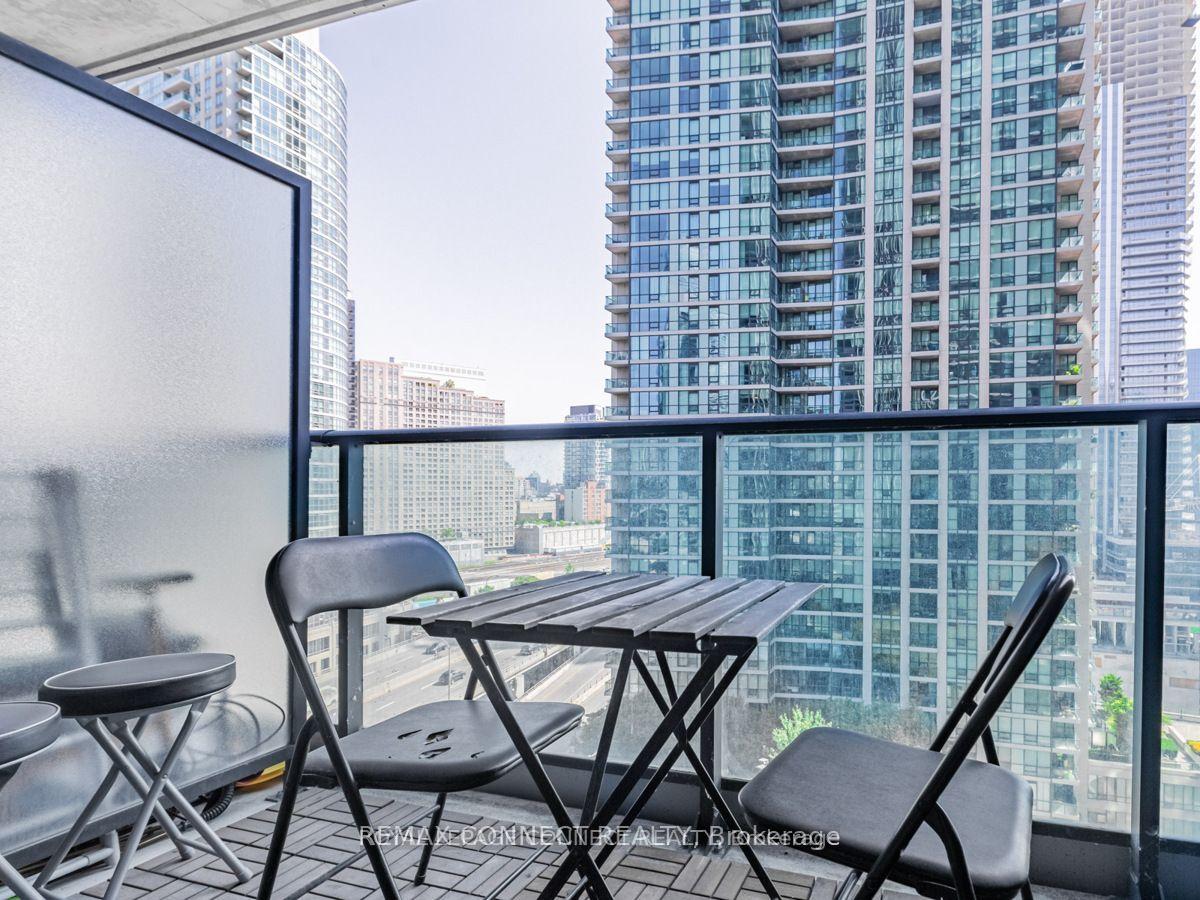 Photo 19 of Unit 1407, 18 Harbour Street, Toronto, Waterfront Communities — HOMEH