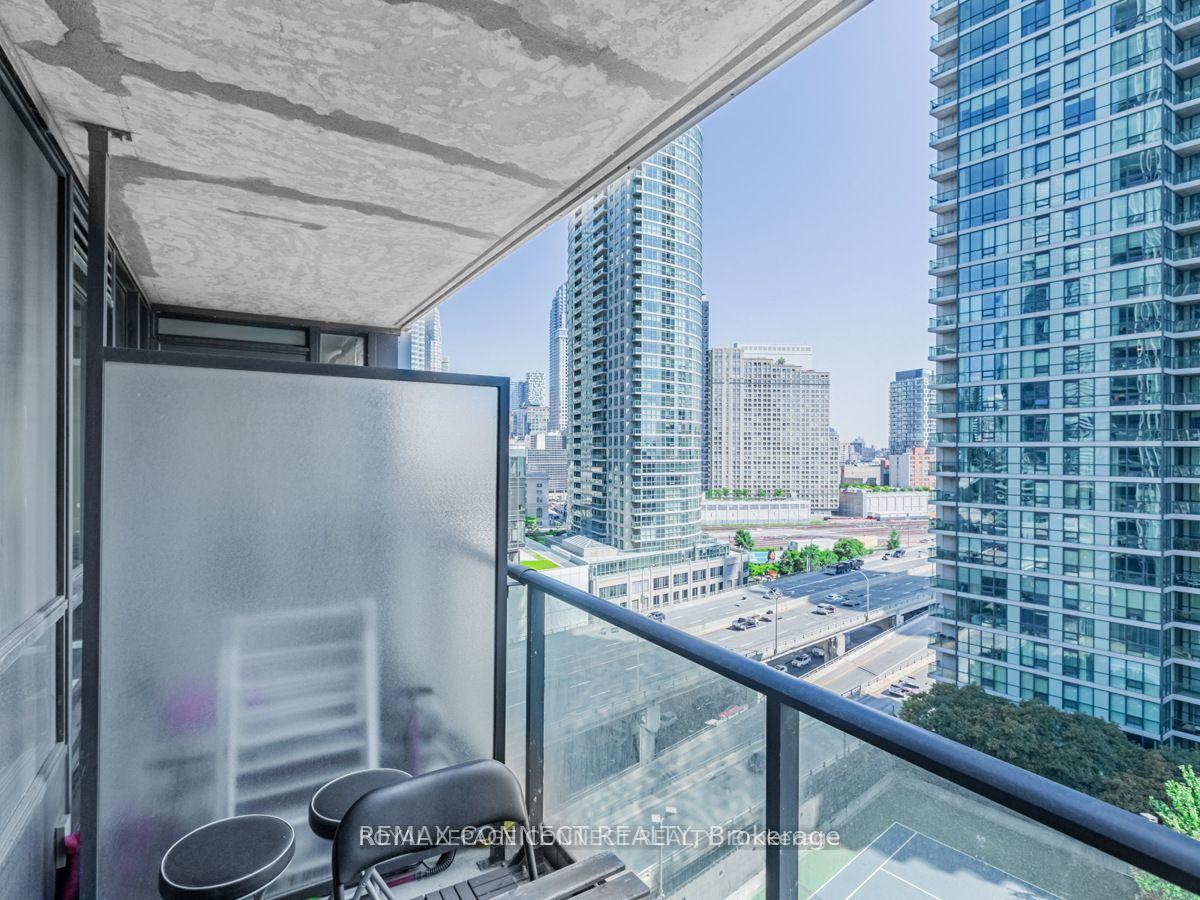 Photo 20 of Unit 1407, 18 Harbour Street, Toronto, Waterfront Communities — HOMEH