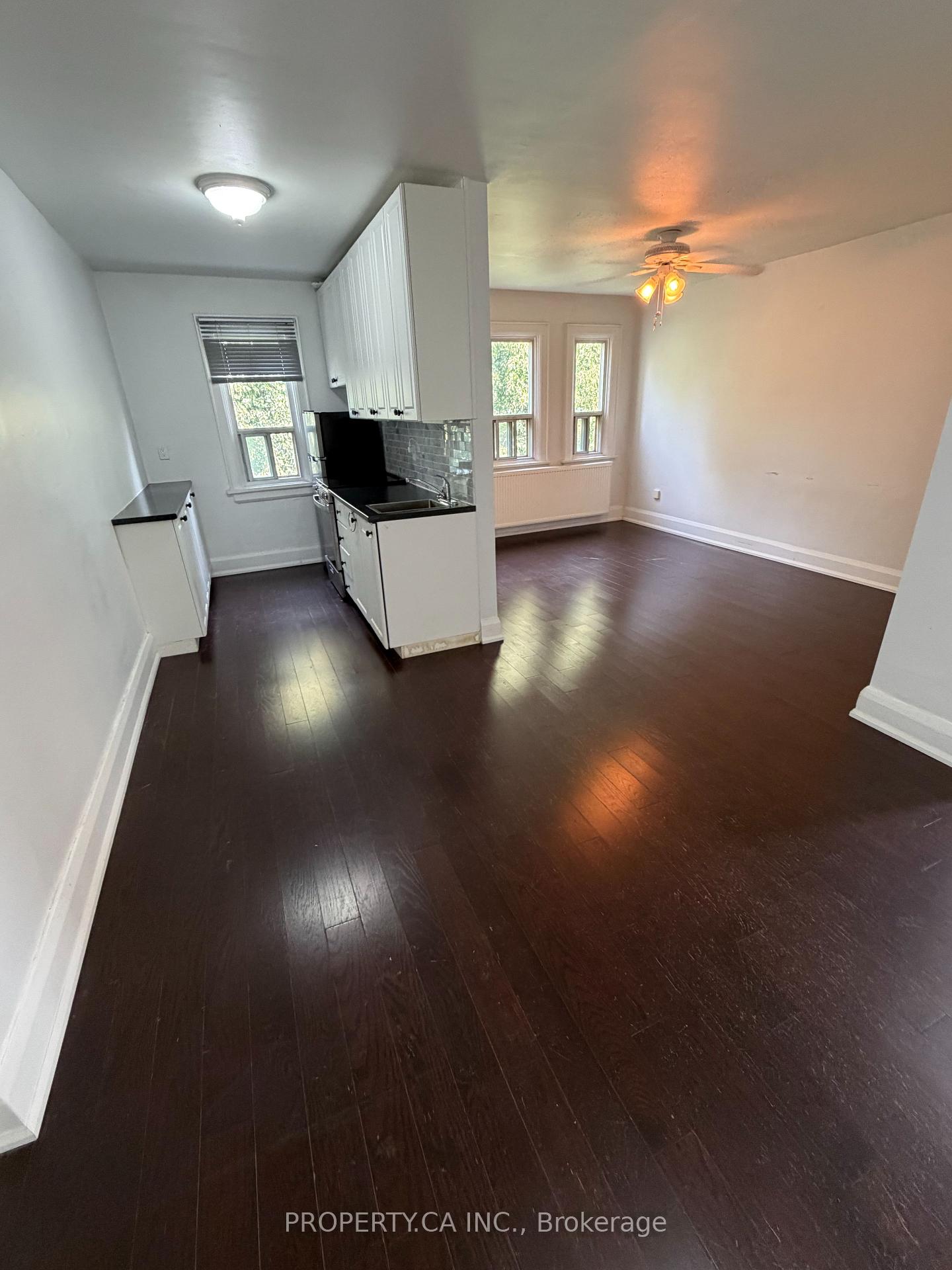 Photo 5 of Unit 32, 849 Broadview Avenue E, Toronto, Playter Estates-Danforth — HOMEH
