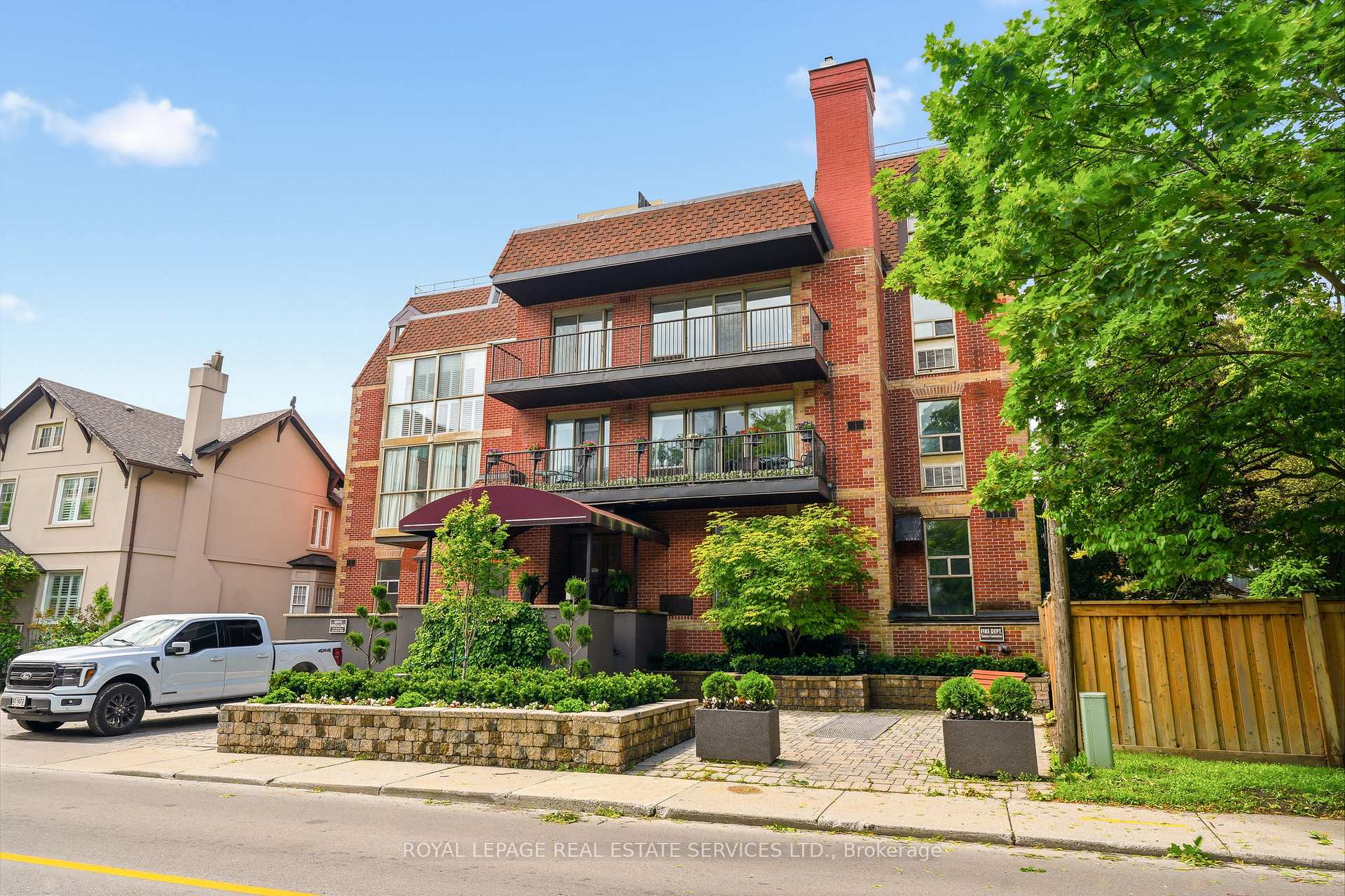 Front of Unit 301, 162 Reynolds Street
