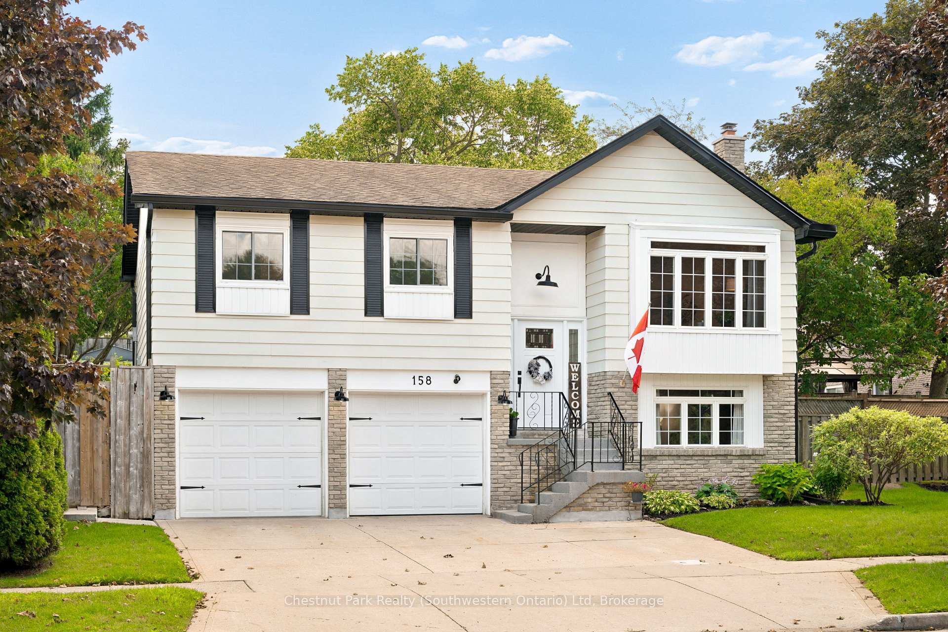Photo 2 of 158 Autumn Hill Crescent, Kitchener, Forest Heights — HOMEH