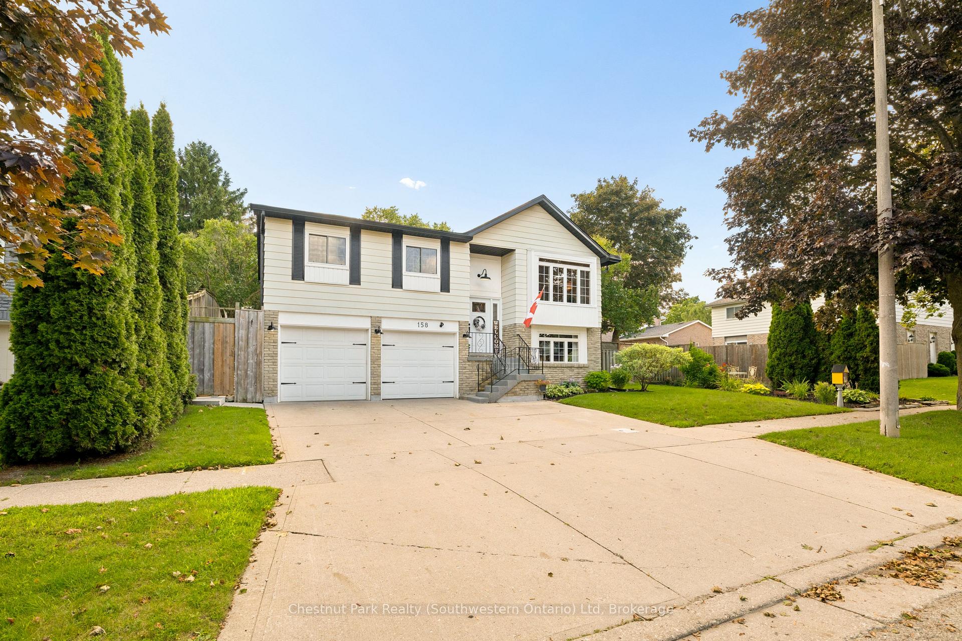Photo 3 of 158 Autumn Hill Crescent, Kitchener, Forest Heights — HOMEH