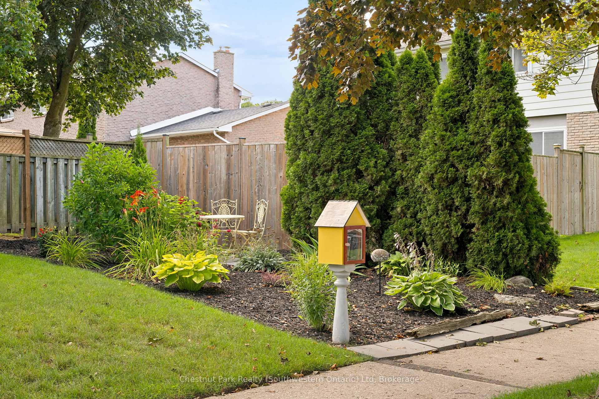 Photo 4 of 158 Autumn Hill Crescent, Kitchener, Forest Heights — HOMEH