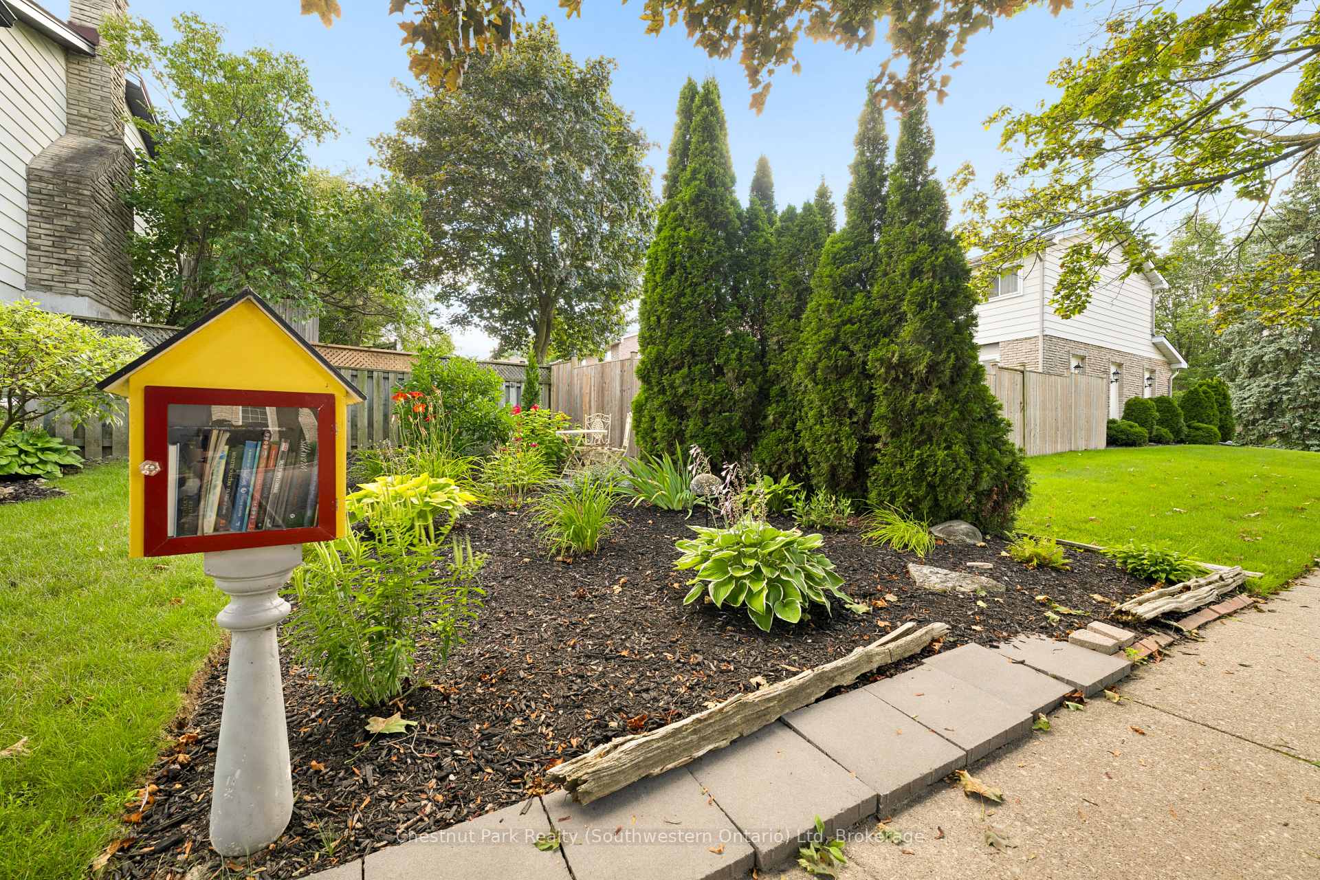 Photo 7 of 158 Autumn Hill Crescent, Kitchener, Forest Heights — HOMEH