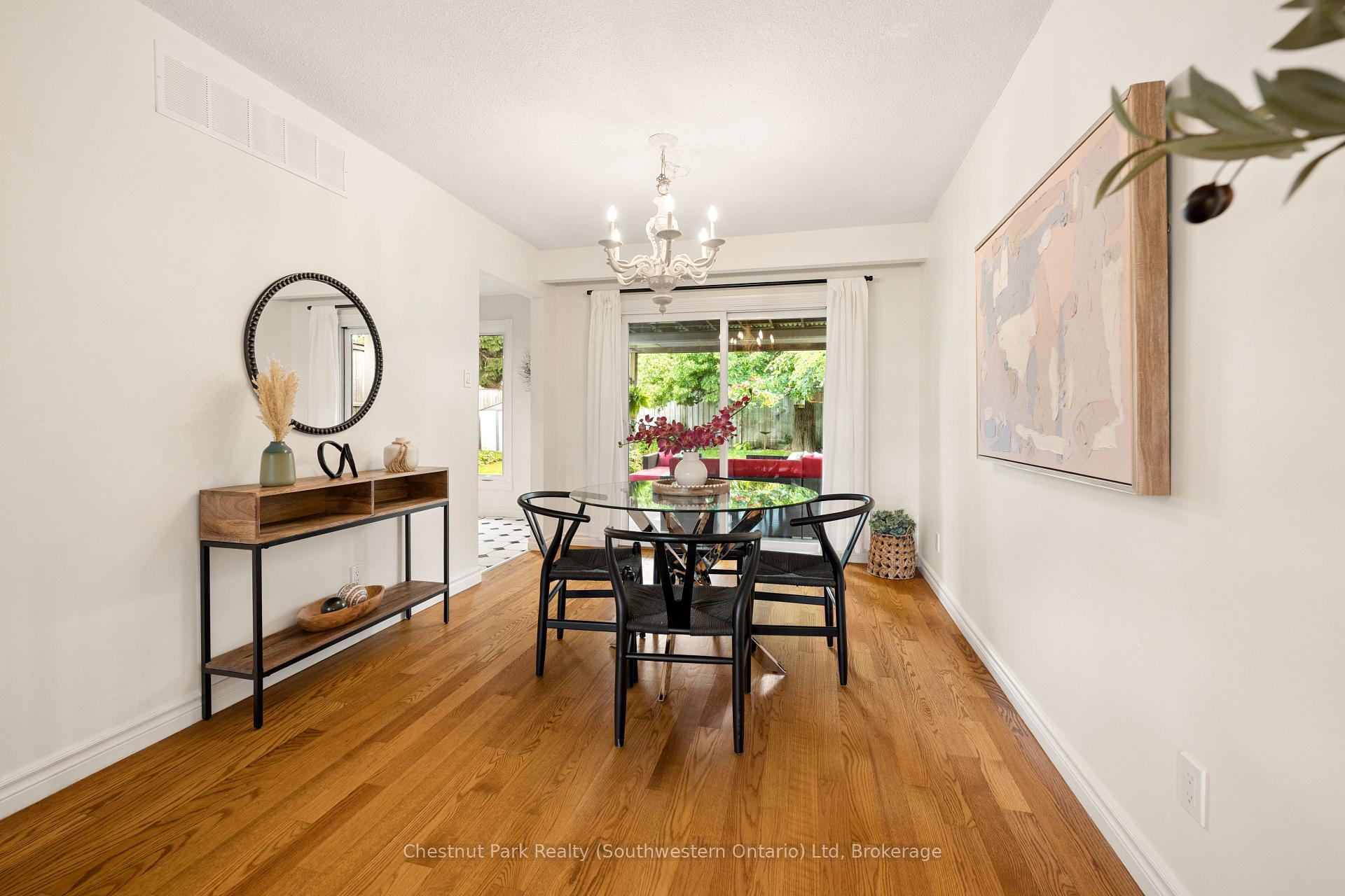 Photo 17 of 158 Autumn Hill Crescent, Kitchener, Forest Heights — HOMEH
