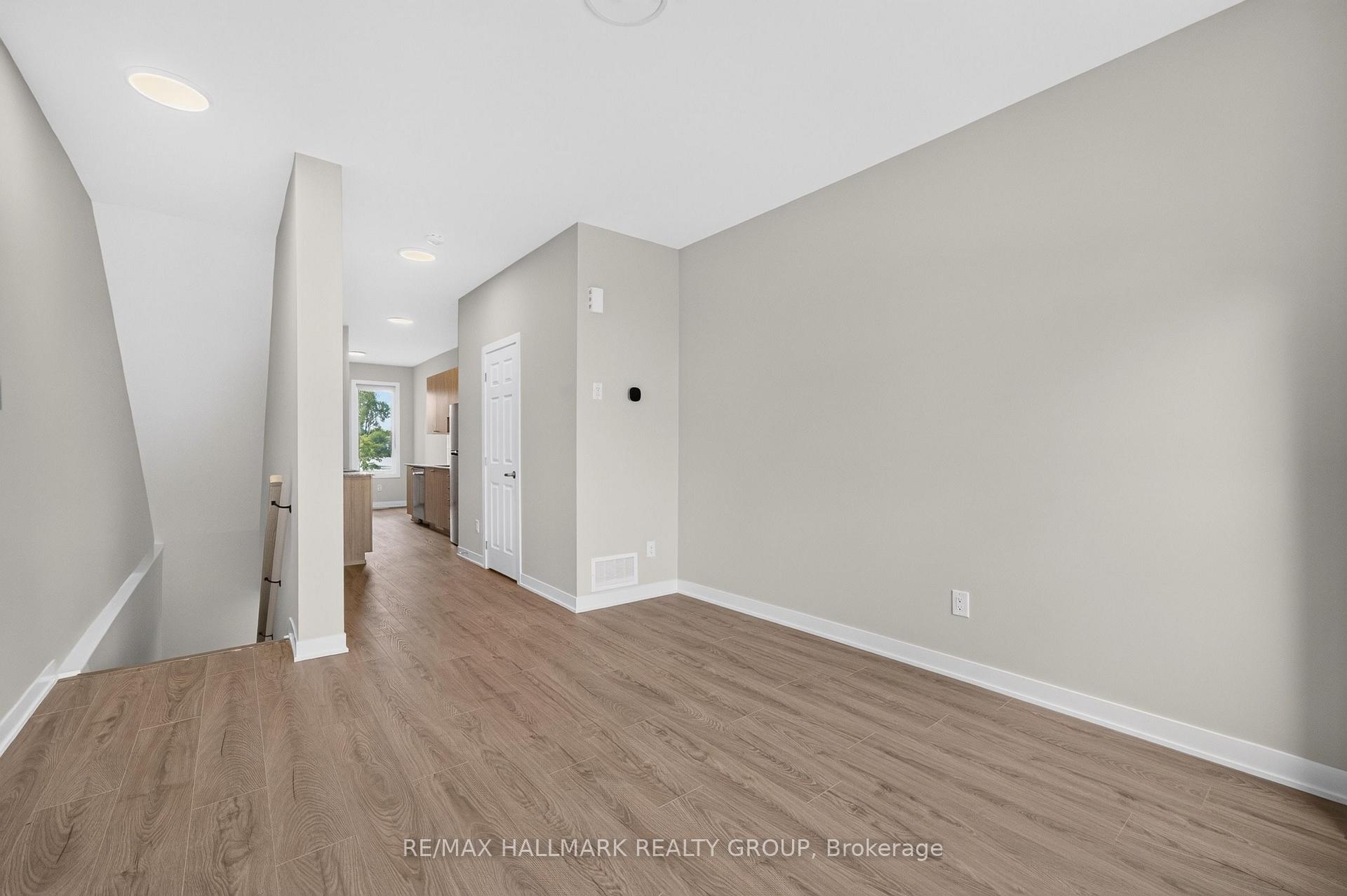 Photo 13 of 285 Lamarche Avenue, Ottawa, Chapel Hill South - Orleans Village — HOMEH