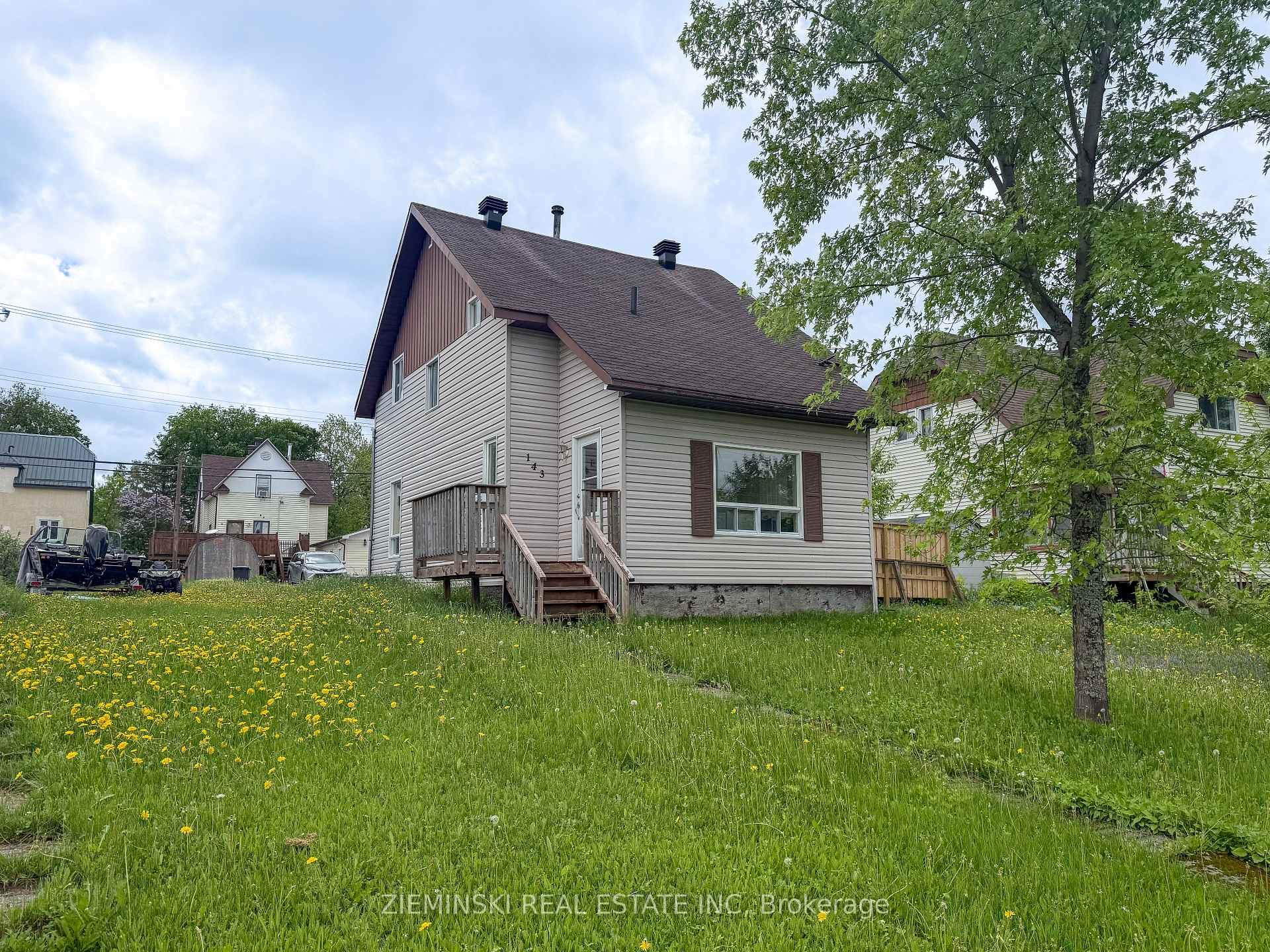 Photo of 143 Essex Avenue