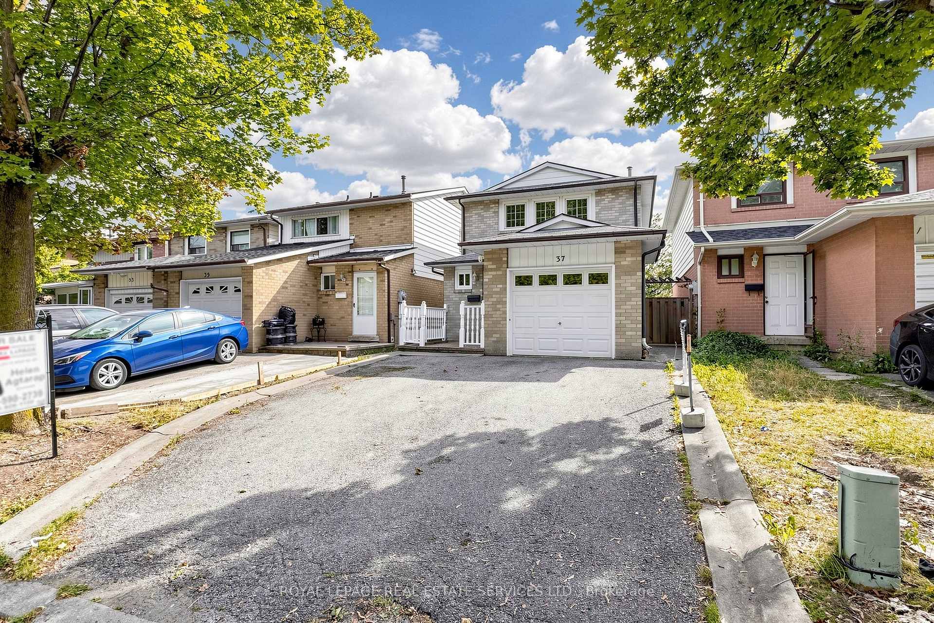 Photo 2 of 37 Woodsview Avenue, Etobicoke, West Humber-Clairville — HOMEH