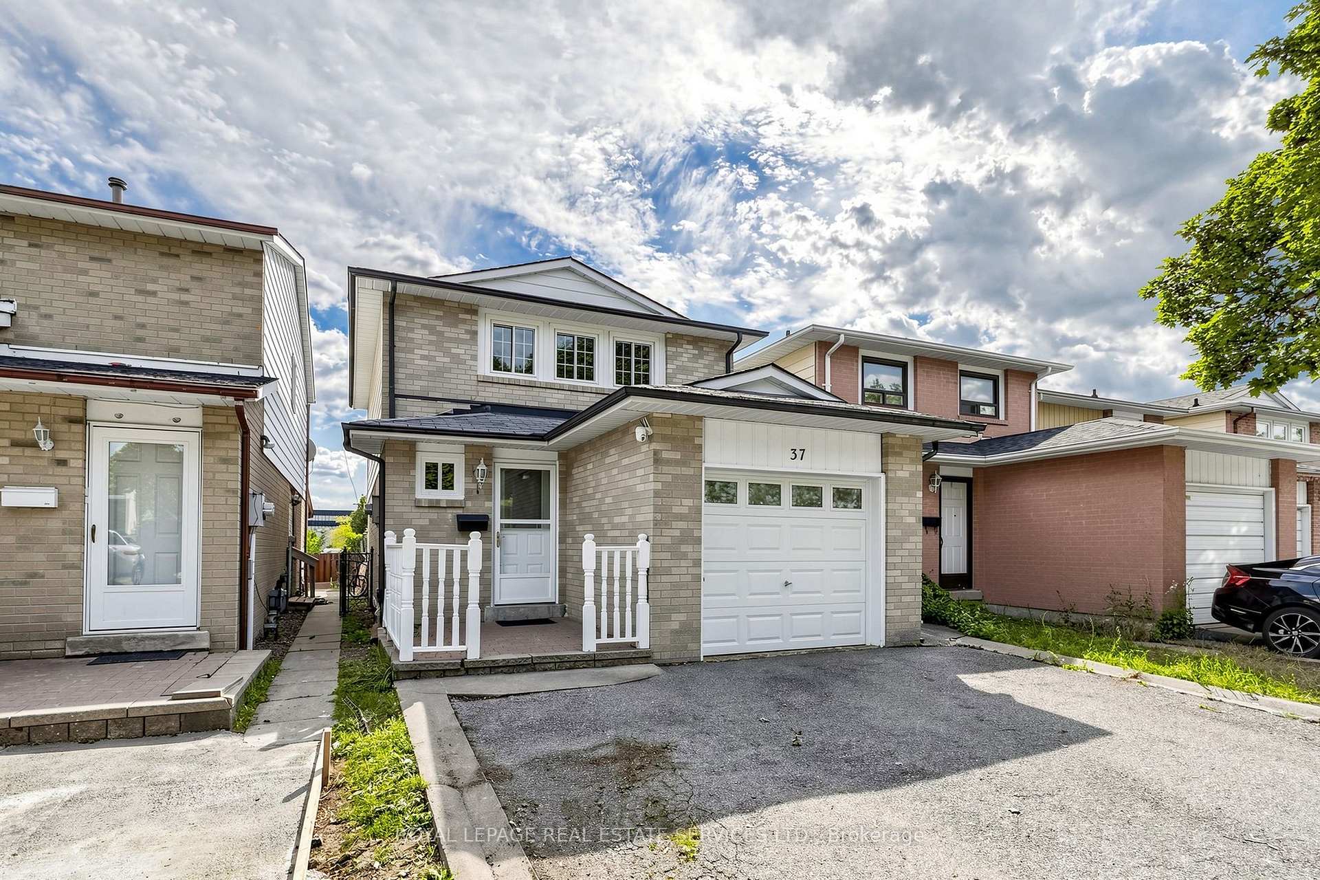 Photo 3 of 37 Woodsview Avenue, Etobicoke, West Humber-Clairville — HOMEH
