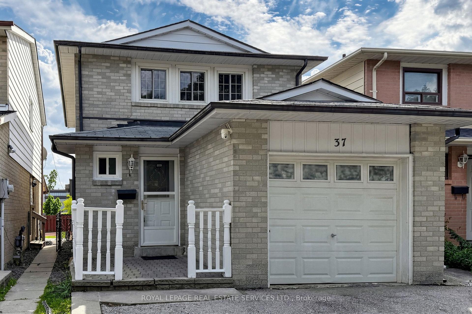 Photo 6 of 37 Woodsview Avenue, Etobicoke, West Humber-Clairville — HOMEH