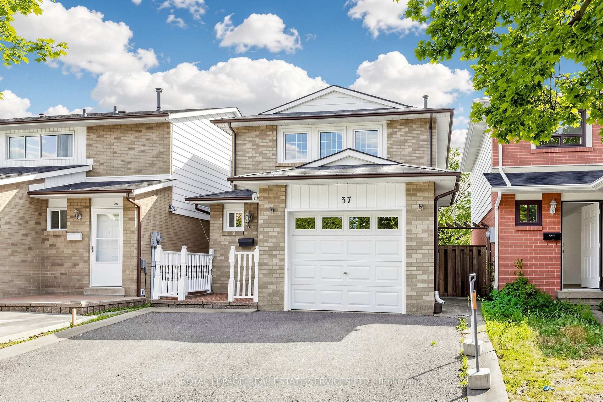 Photo 5 of 37 Woodsview Avenue, Etobicoke, West Humber-Clairville — HOMEH