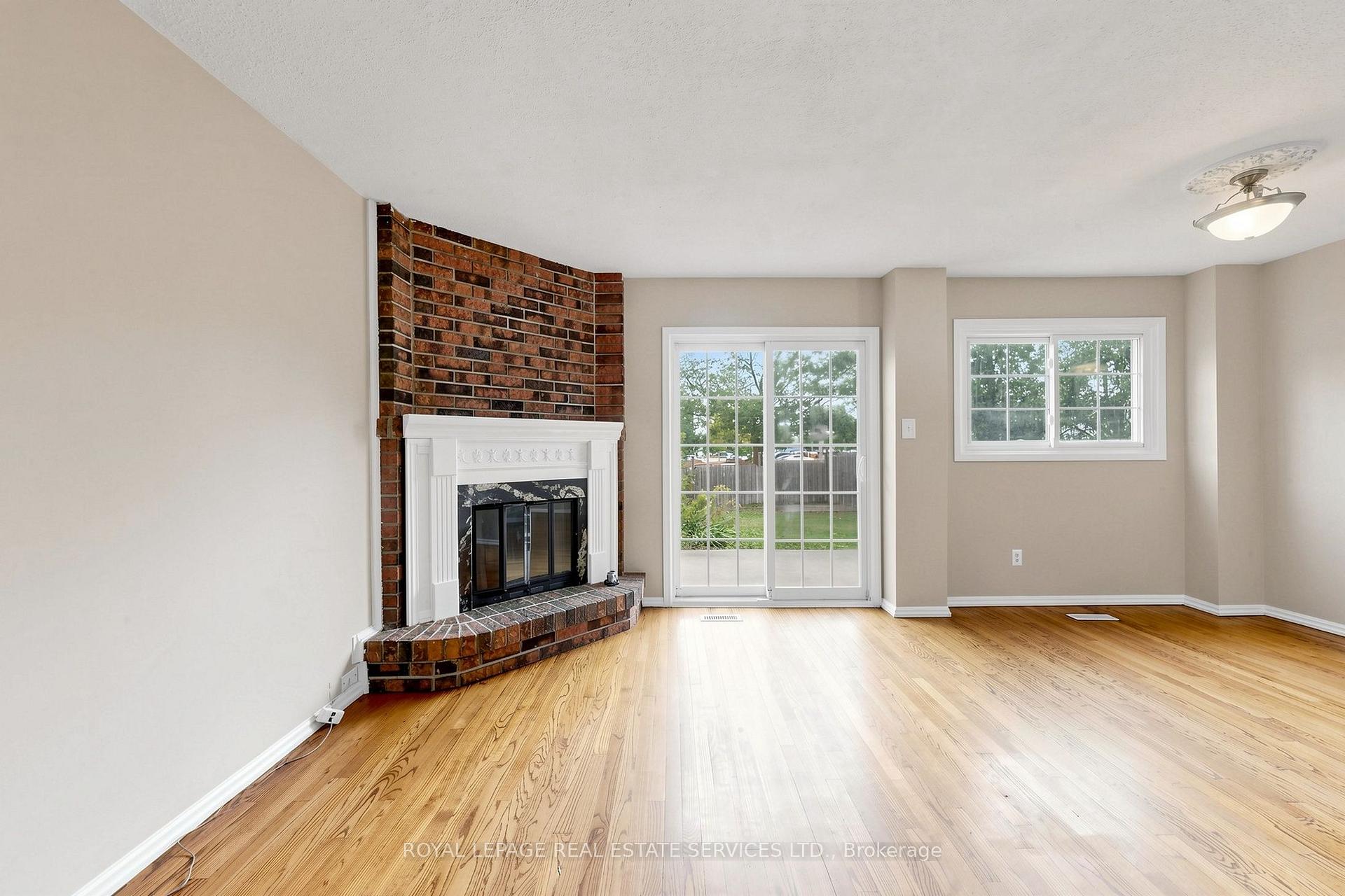 Photo 8 of 37 Woodsview Avenue, Etobicoke, West Humber-Clairville — HOMEH