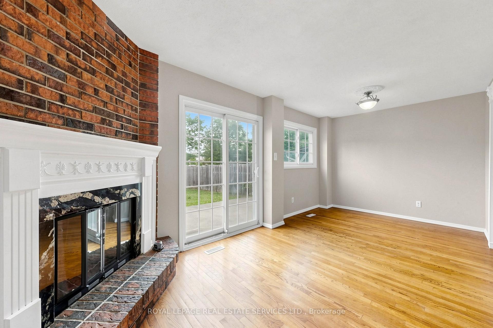 Photo 9 of 37 Woodsview Avenue, Etobicoke, West Humber-Clairville — HOMEH