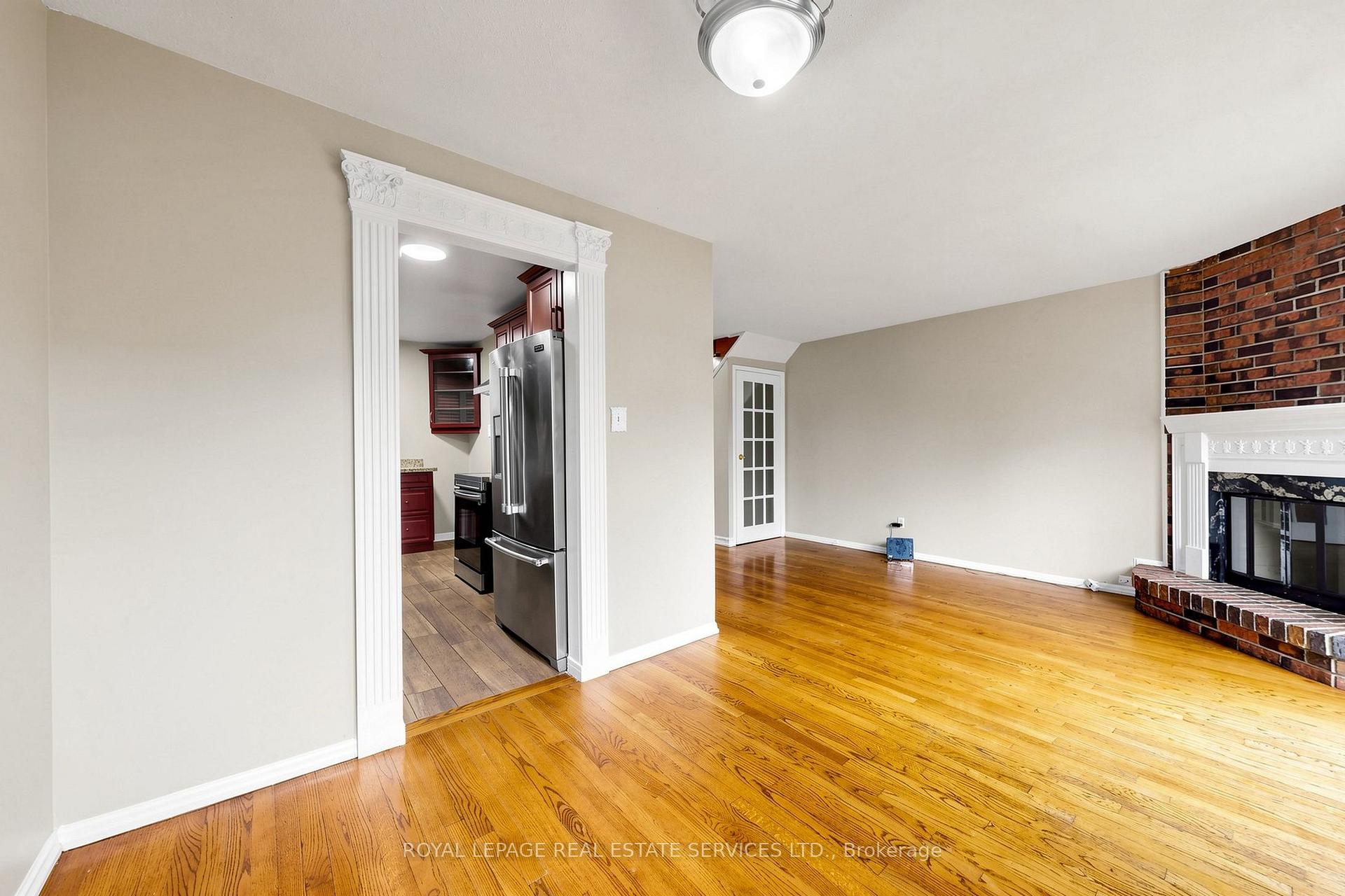 Photo 13 of 37 Woodsview Avenue, Etobicoke, West Humber-Clairville — HOMEH