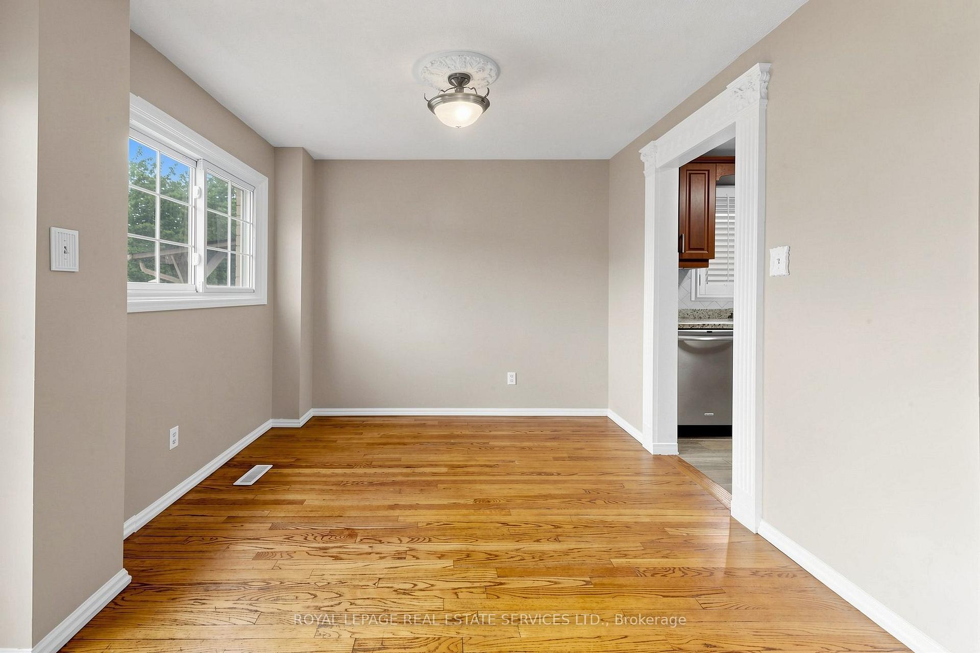 Photo 14 of 37 Woodsview Avenue, Etobicoke, West Humber-Clairville — HOMEH
