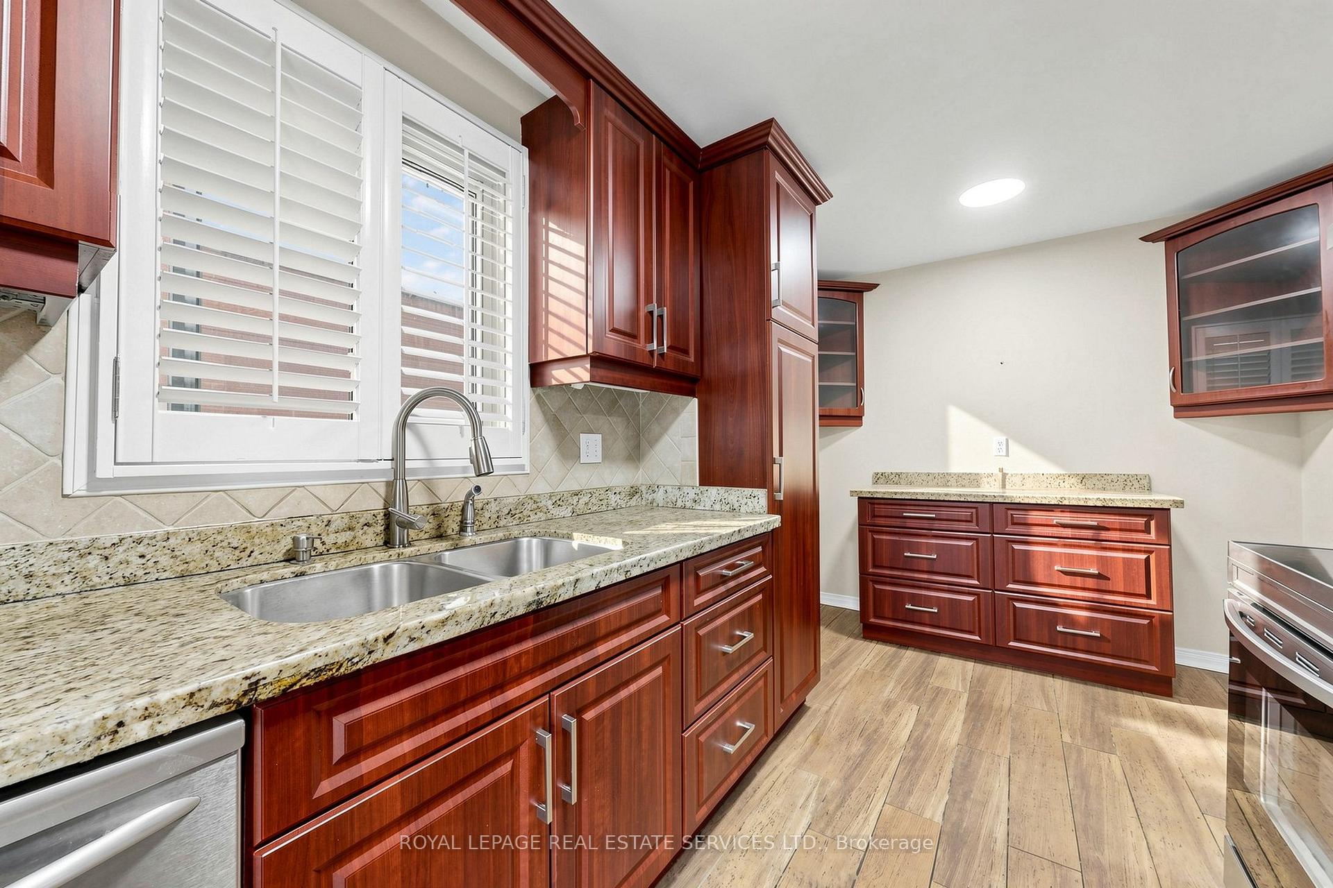 Photo 16 of 37 Woodsview Avenue, Etobicoke, West Humber-Clairville — HOMEH