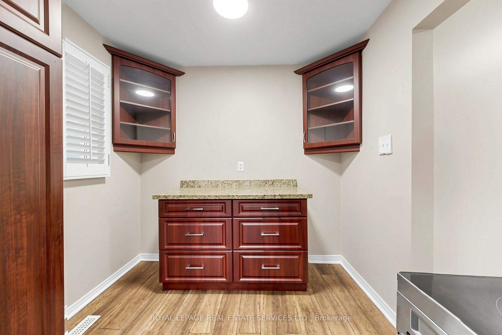 Photo 20 of 37 Woodsview Avenue, Etobicoke, West Humber-Clairville — HOMEH