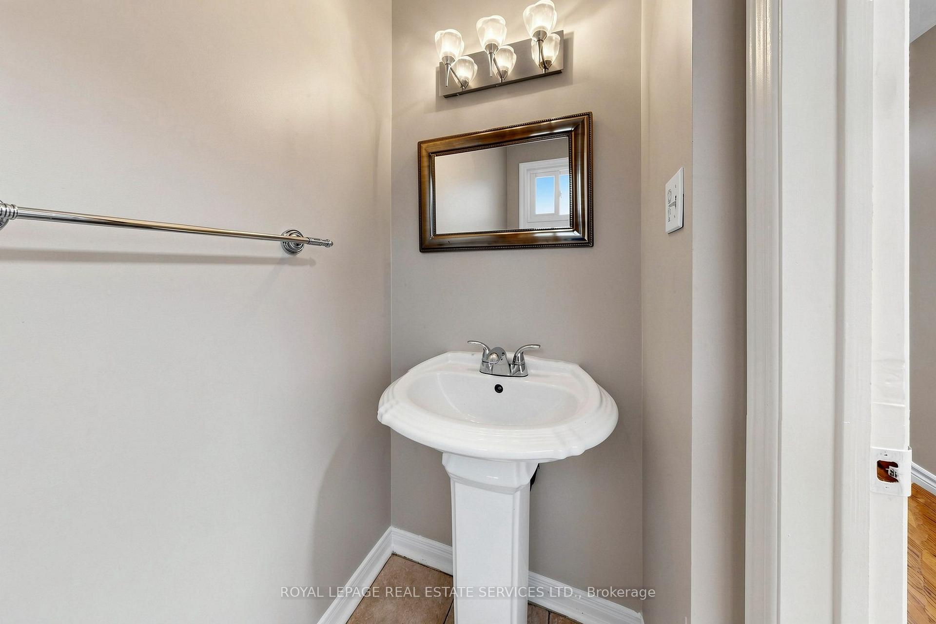 Photo 22 of 37 Woodsview Avenue, Etobicoke, West Humber-Clairville — HOMEH