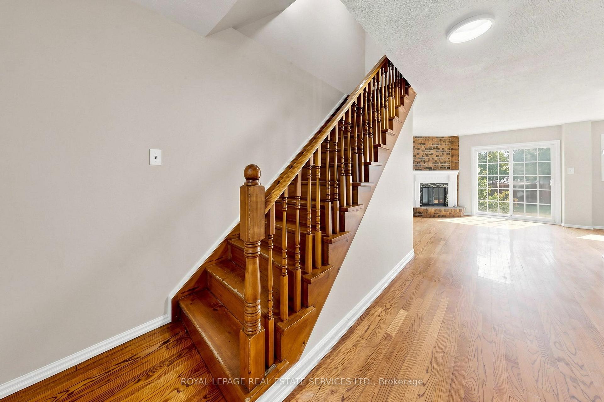 Photo 25 of 37 Woodsview Avenue, Etobicoke, West Humber-Clairville — HOMEH