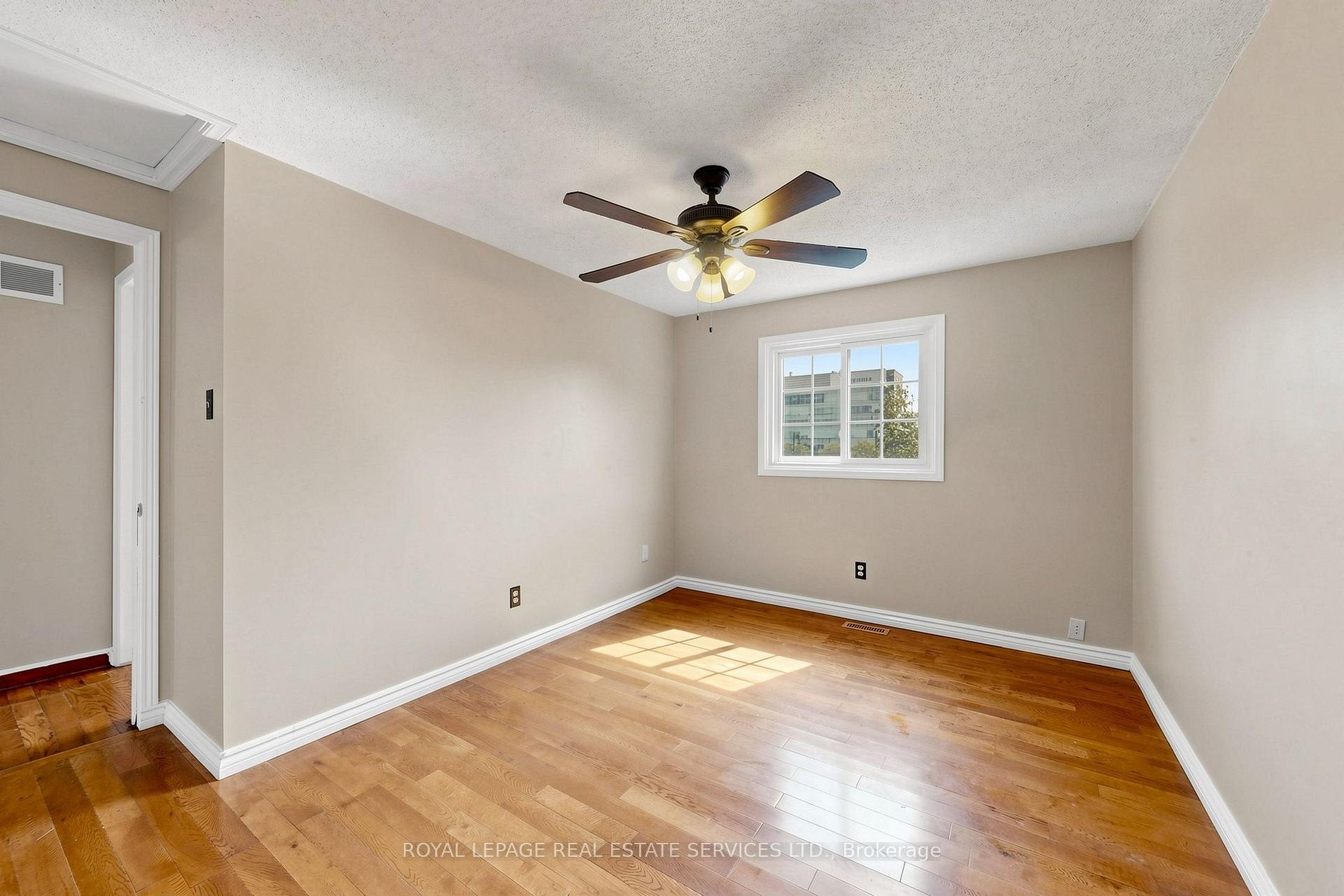 Photo 32 of 37 Woodsview Avenue, Etobicoke, West Humber-Clairville — HOMEH