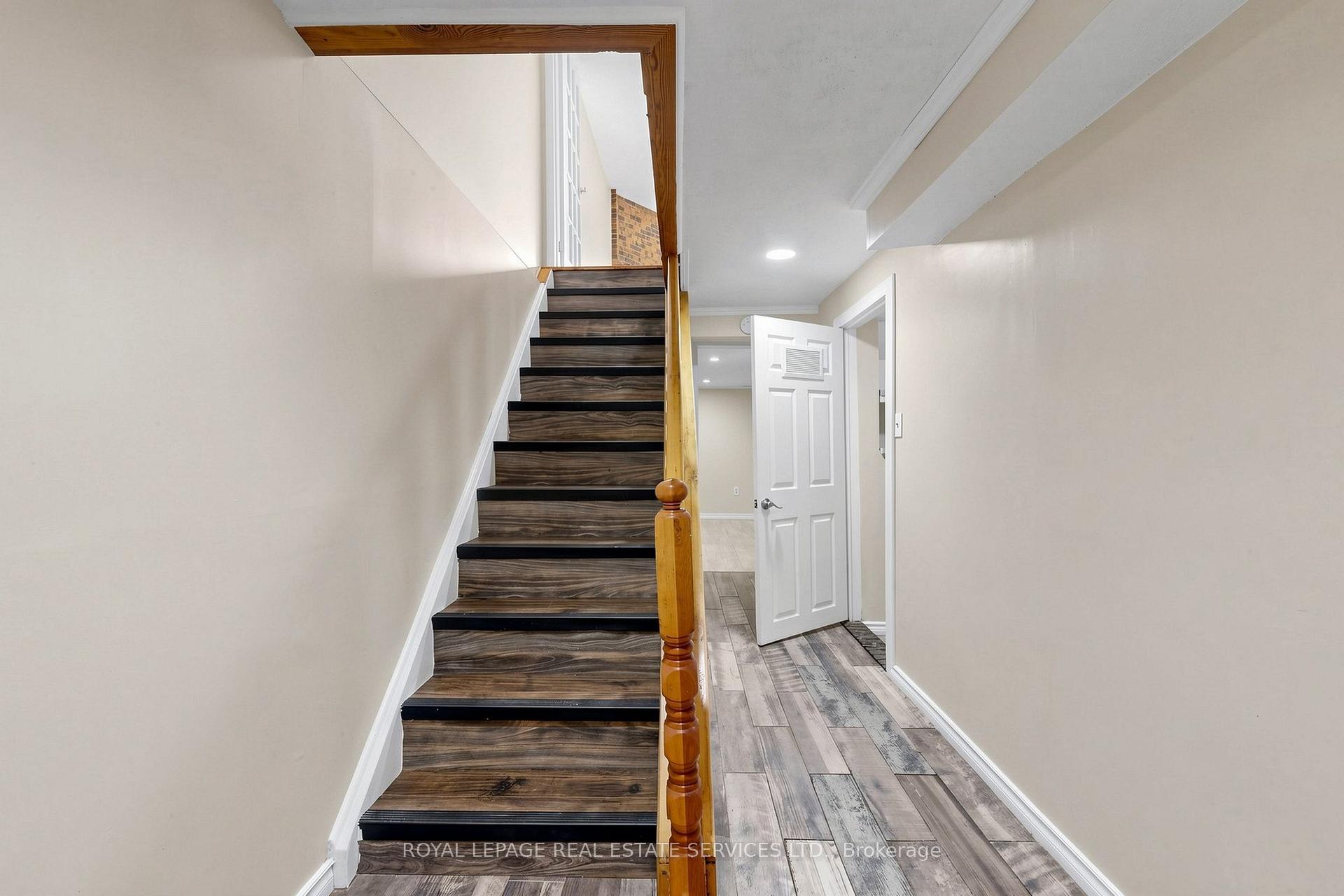 Photo 39 of 37 Woodsview Avenue, Etobicoke, West Humber-Clairville — HOMEH