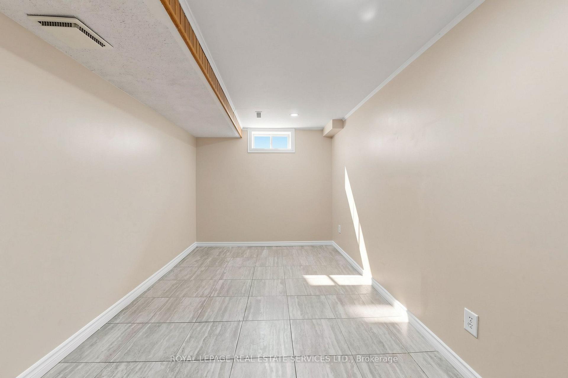 Photo 41 of 37 Woodsview Avenue, Etobicoke, West Humber-Clairville — HOMEH