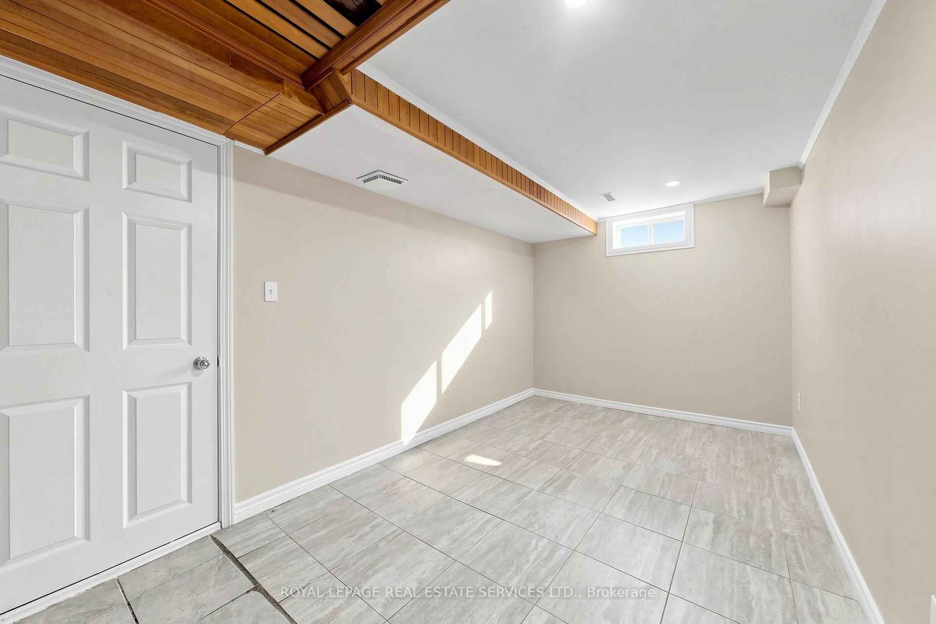 Photo 42 of 37 Woodsview Avenue, Etobicoke, West Humber-Clairville — HOMEH