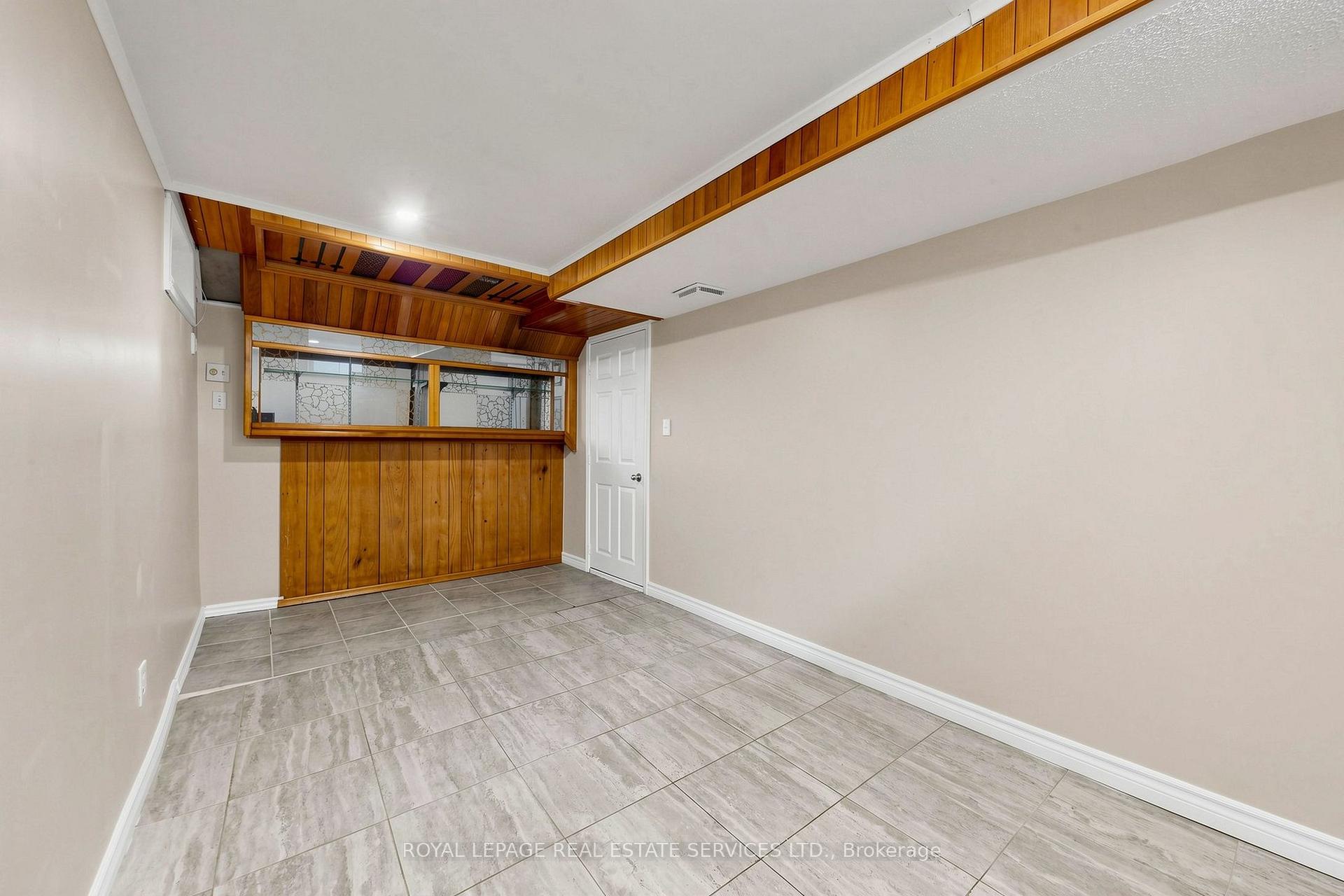Photo 43 of 37 Woodsview Avenue, Etobicoke, West Humber-Clairville — HOMEH