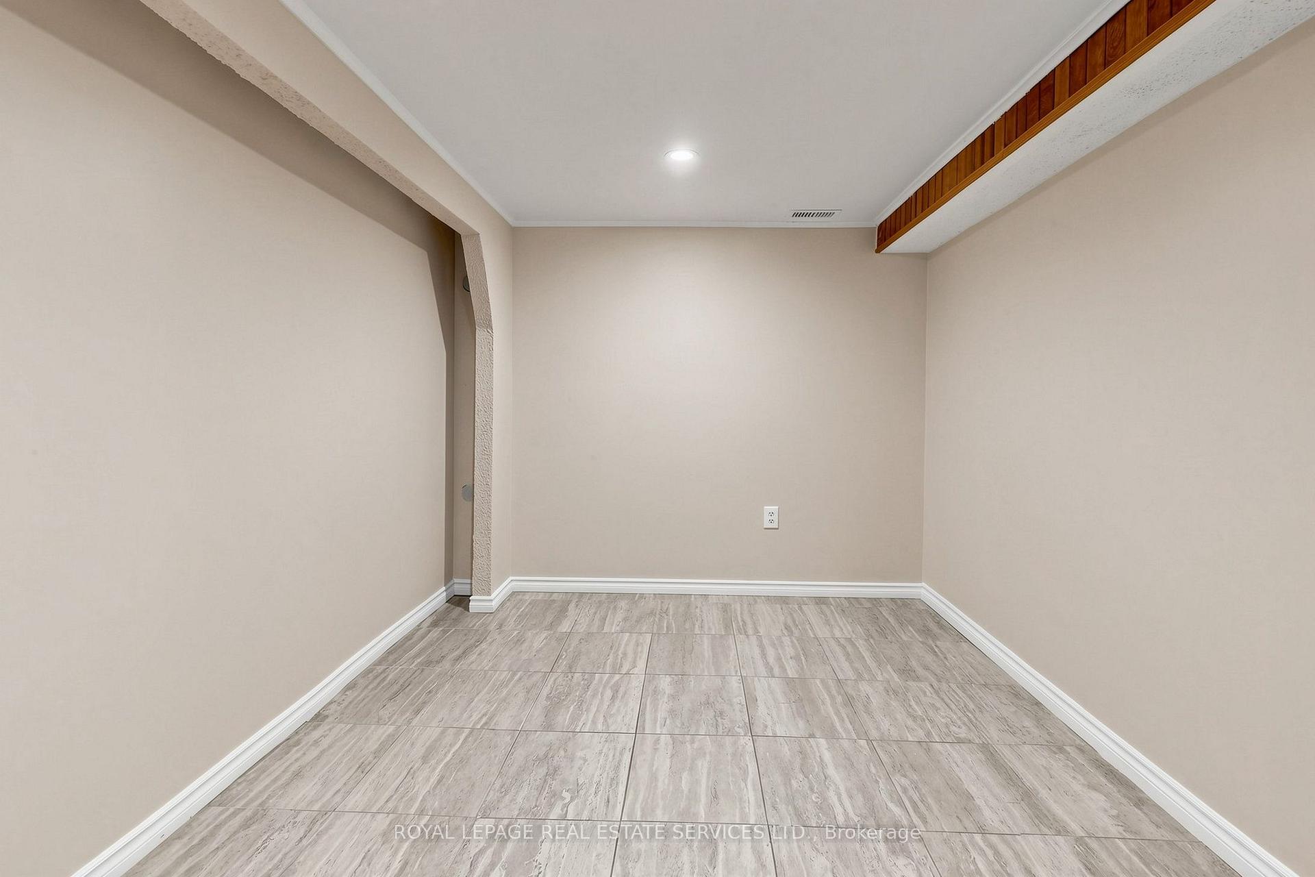 Photo 44 of 37 Woodsview Avenue, Etobicoke, West Humber-Clairville — HOMEH