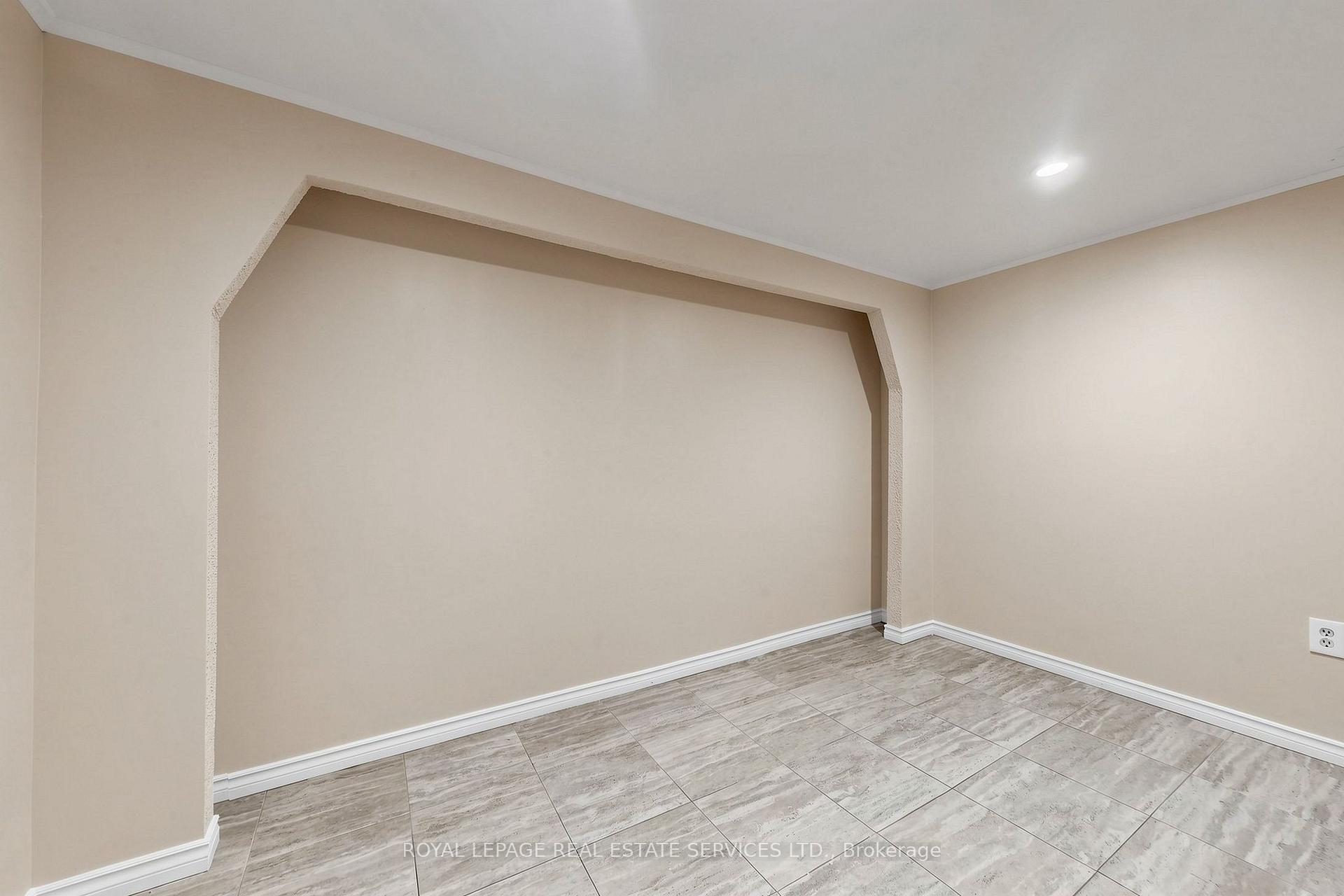 Photo 45 of 37 Woodsview Avenue, Etobicoke, West Humber-Clairville — HOMEH